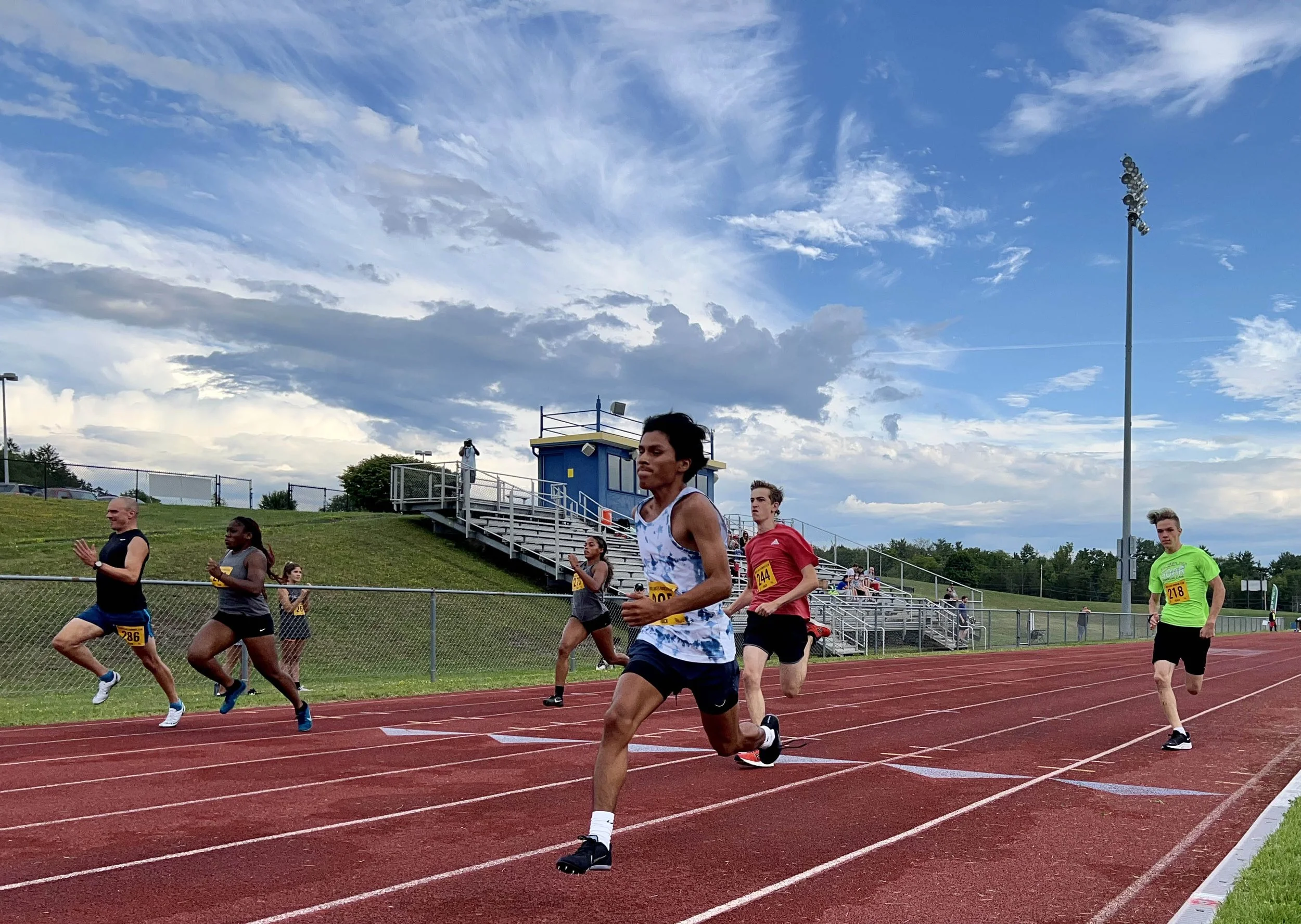 Andres-Liz-Tatiana 100m.jpg