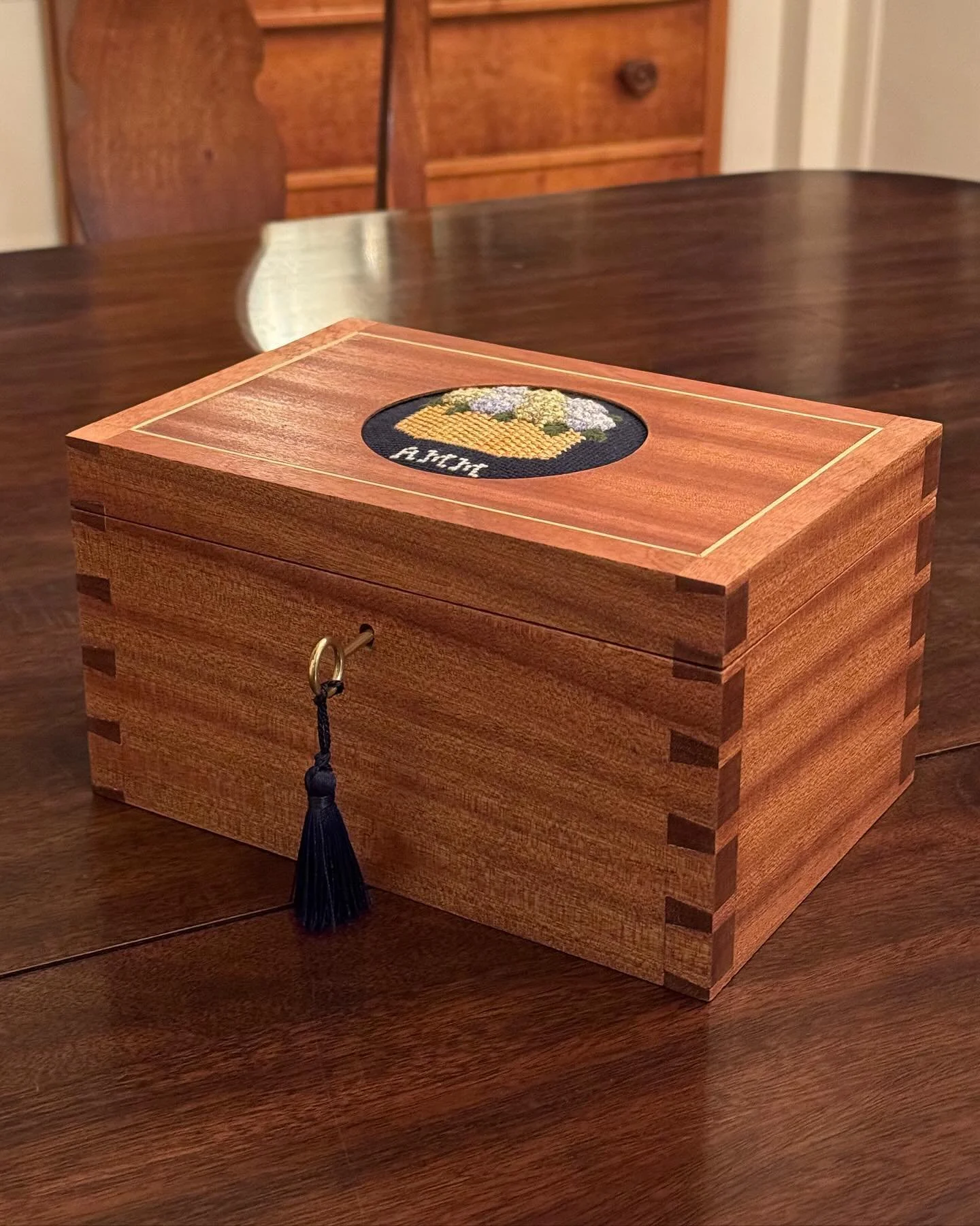 Finished up one of Amanda&rsquo;s requested projects. A mahogany dovetail box with holly inlay, and a swappable back plate on the lid for changing out different needlepoint ornaments.

Will be opening a window for commissions of this style box later 