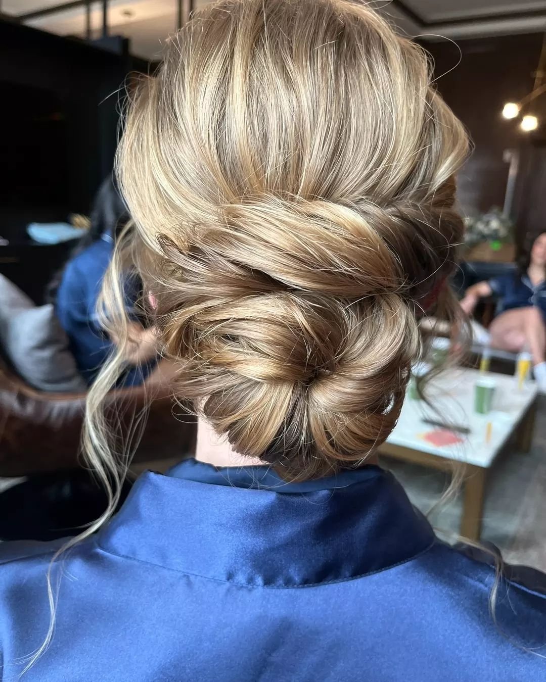 Twirl into the weekend with a fabulous twisted knot updo 💁&zwj;♀️ &nbsp;Who else loves this elegant look?✨
.
.
.
#weekendvibes #twistedknot #tetxuredupdo #updo #themakeuploft #detroitweddings #travelbeautyteam #updoobsessed #eventhair #bridalhair