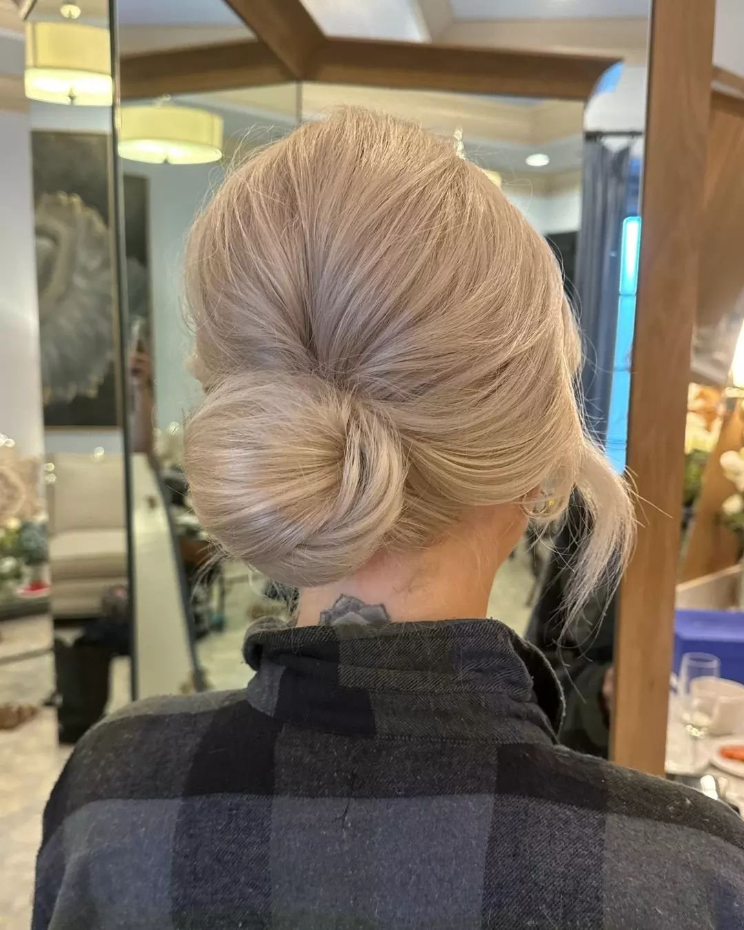 We love a stunning sleek bun&nbsp;🙌✨
.
.
.
#sleekbun #updo #blondeupdo #eventhair #bridalhair #detroitweddings #travelbeautyteam #themakeuploft #hairandmakeupteam