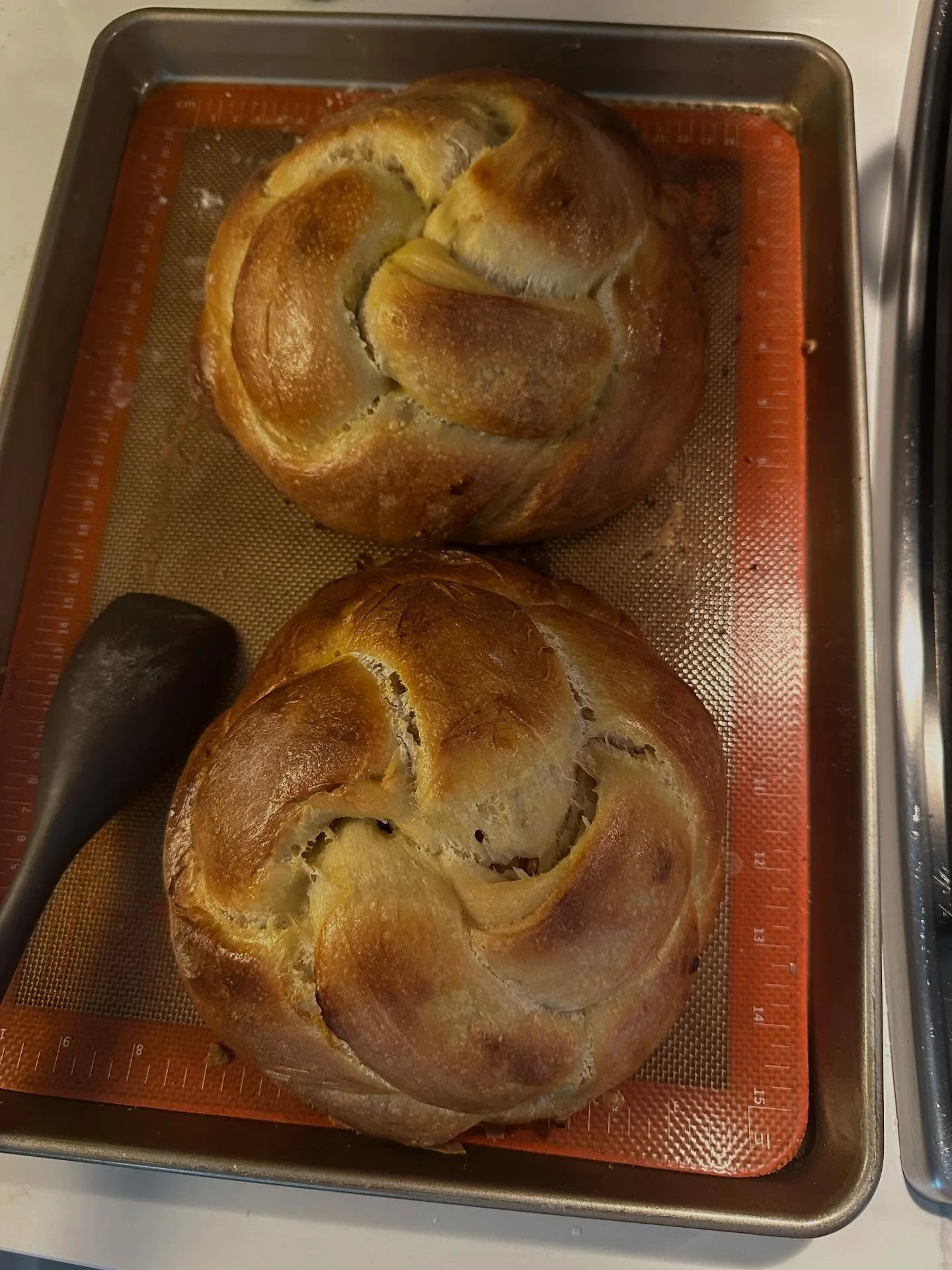 Annual challah pic, and Shana Tova. I wish a sweet and happy new year to all who celebrate ❤️🍏🍯