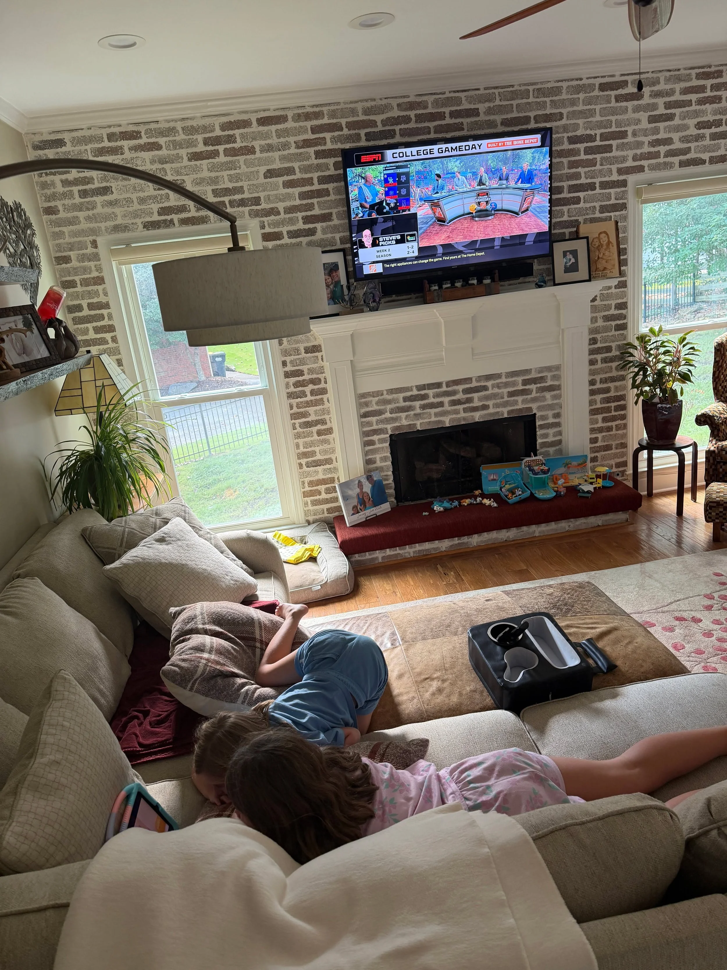 Before I had kids, I swore I wouldn&rsquo;t be a mom who leaned on screen time. They&rsquo;d do things that are much more enriching with their time. They&rsquo;d play! They&rsquo;d be creative! They&rsquo;d read! I&rsquo;d NEVER use a screen as a &ld