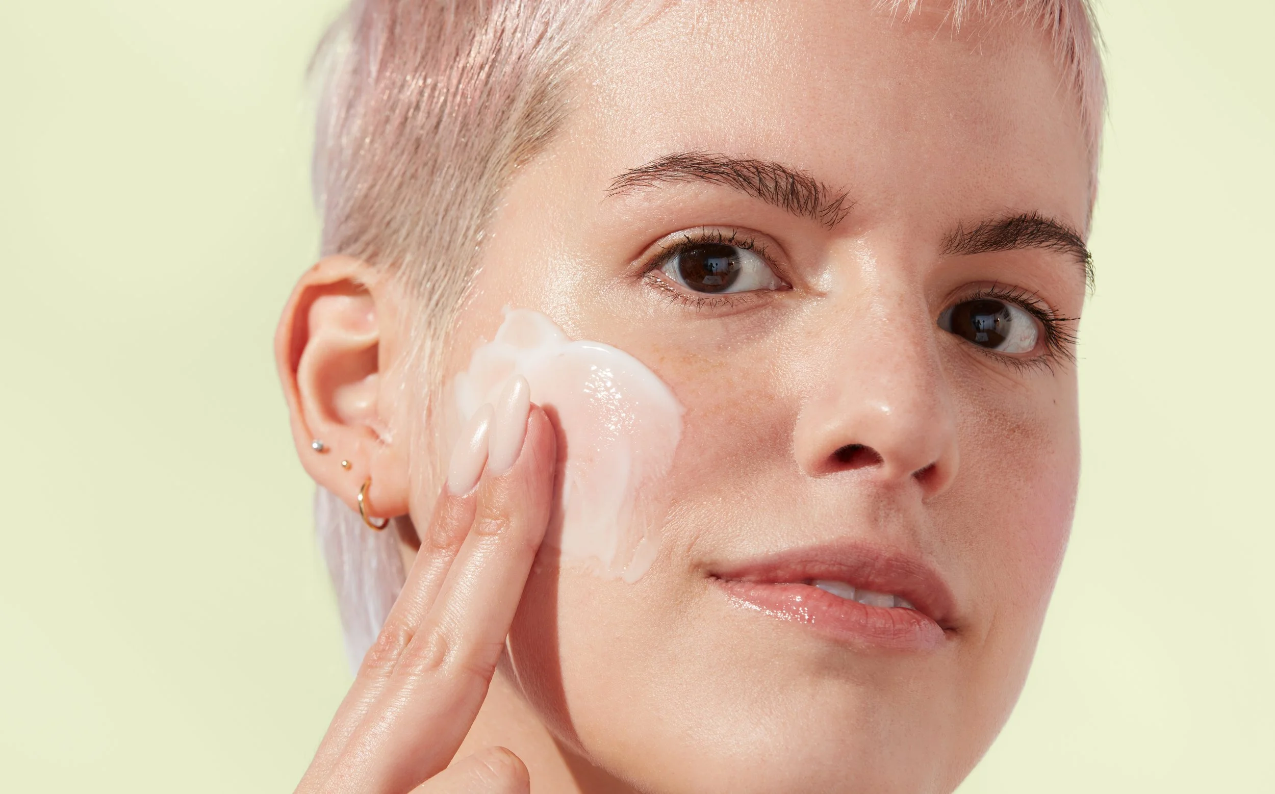 23_PH_BEAUTY_PROBIOTIC_MODEL_APPLICATION_V2.jpg