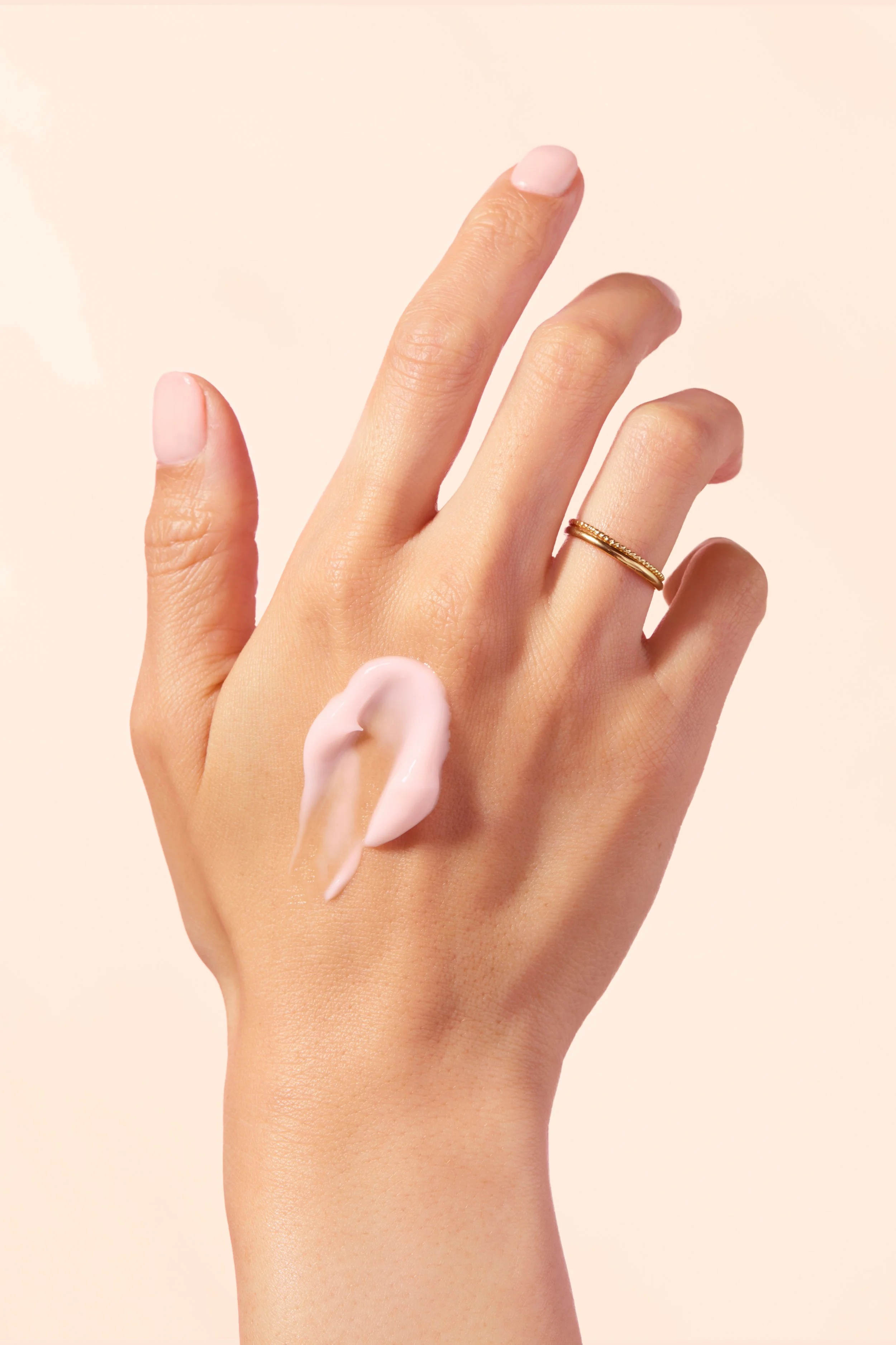 22_PH_BEAUTY_VCRM_HAND+TEXTURE_V1.jpg