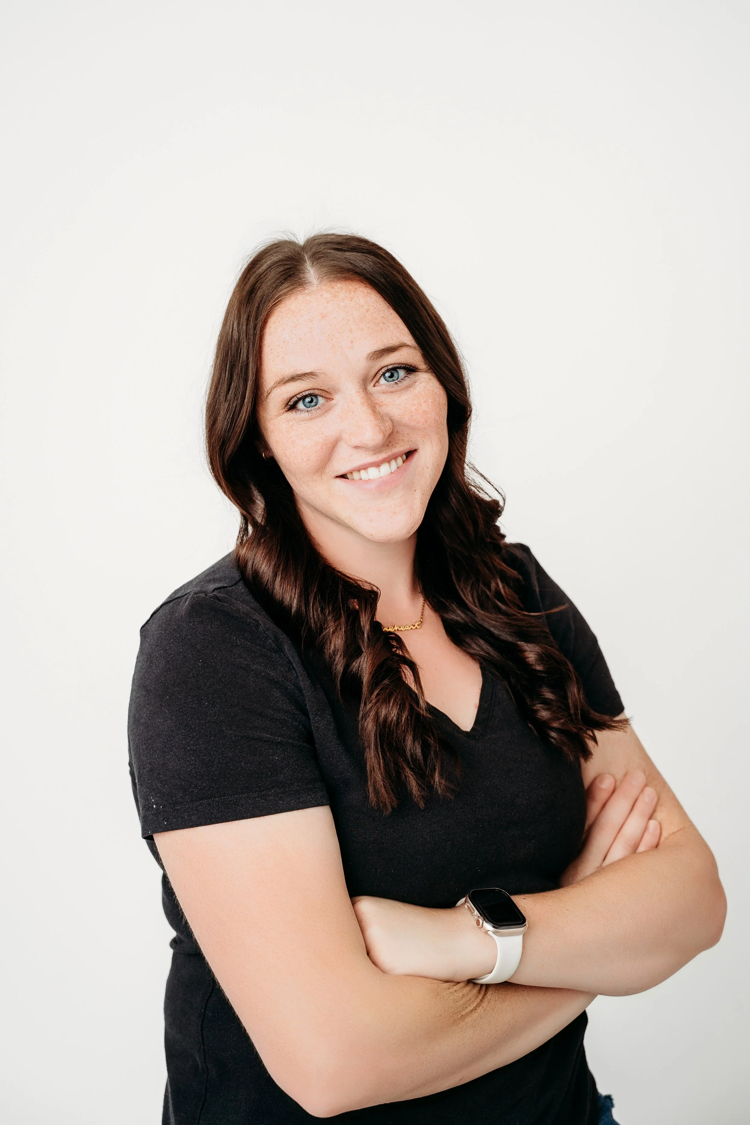 Carlie Didericksen birth doula and birth photographer in Northern Utah posed headshot