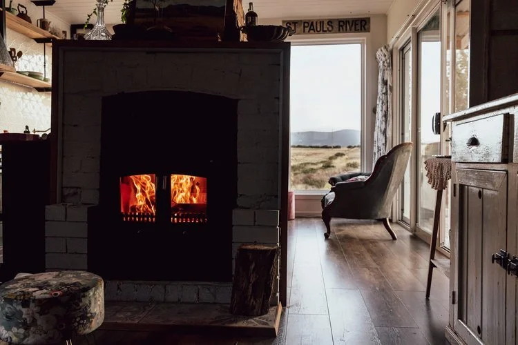 Crooked_Chimney_Cottage_avoca_tasmania_fireplace.jpg