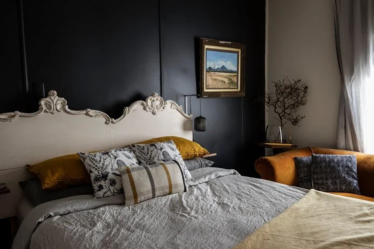 Crooked_Chimney_Cottage_bedroom_tasmania.jpg