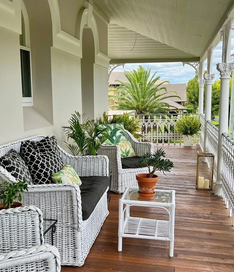 post_and_telegraph_verandah_historic_nsw.jpg