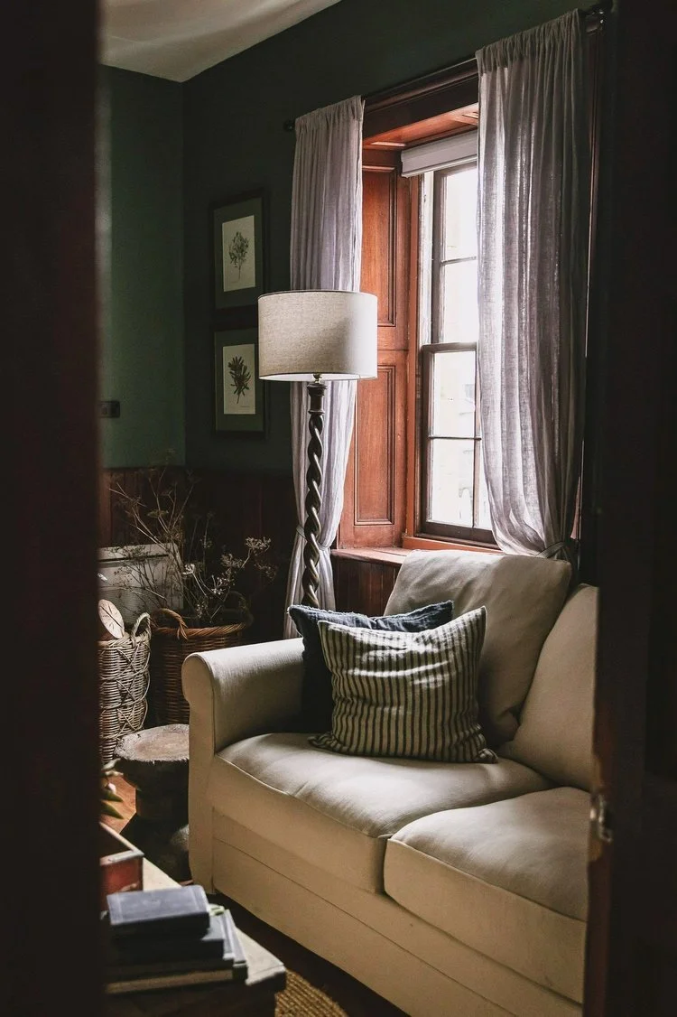 101_Oatlands_tasmania_airbnb_lounge.jpg