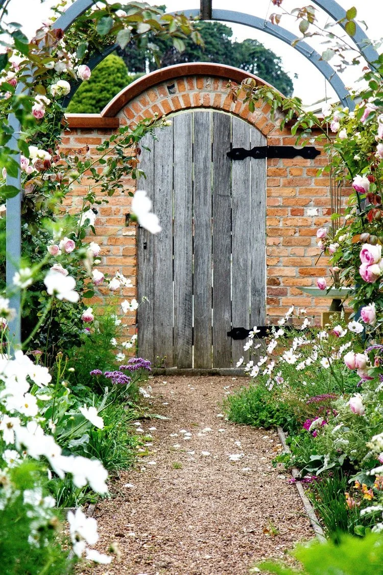 calstock_estate_tasmania_historic_stays_rose_garden.jpg