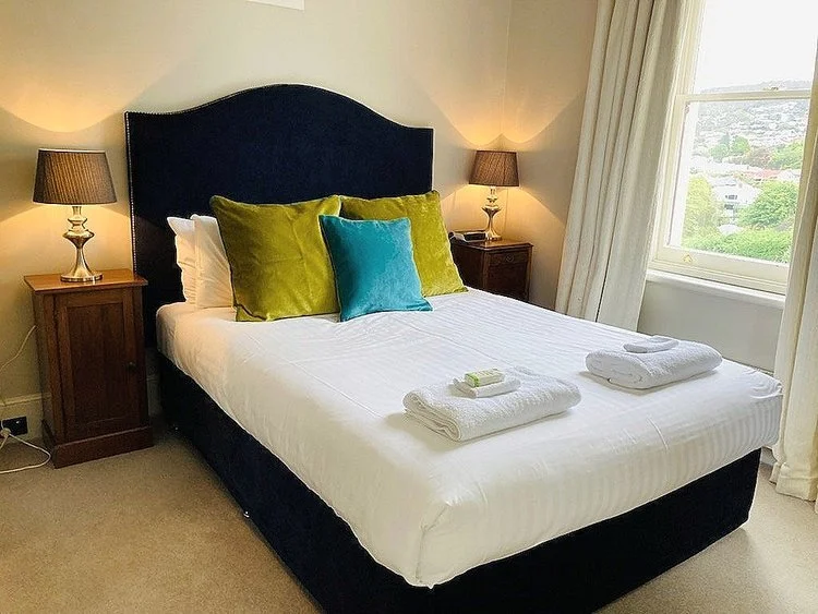 Old_bishops_quarters_bedroom_shopkeepers.jpg