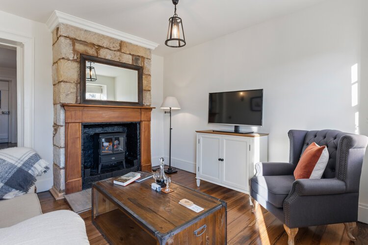 Lythgos+Row+colonial+cottages+heritage+accommodation+tasmania.jpg
