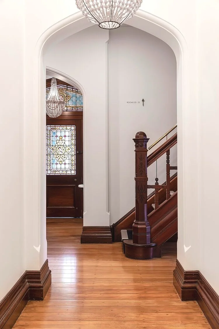 Byng%2BSt%2BHotel-Leadlight-Staircase-Heritage-NSW-Historic-Stays.jpg