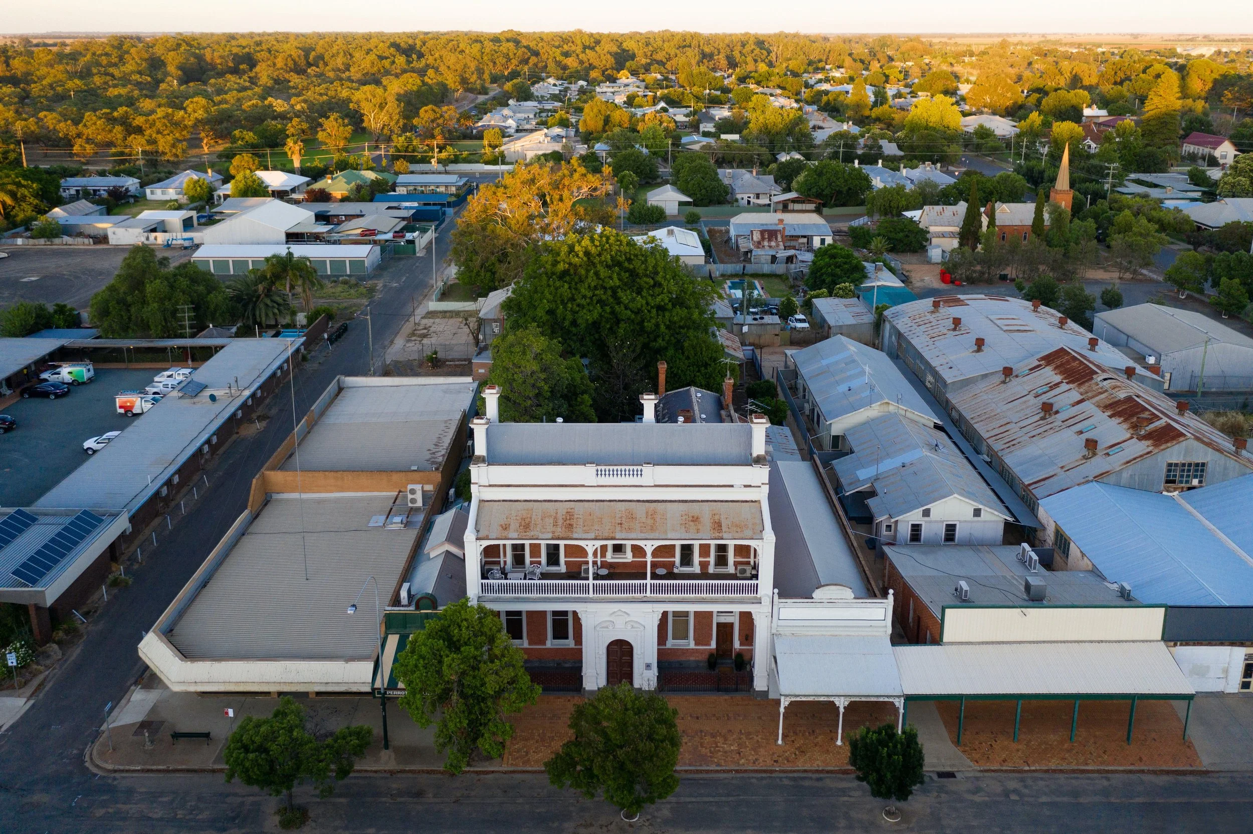 the_bank_Bed_breakfast_hay_nsw_accommodation_historic_stays.jpg