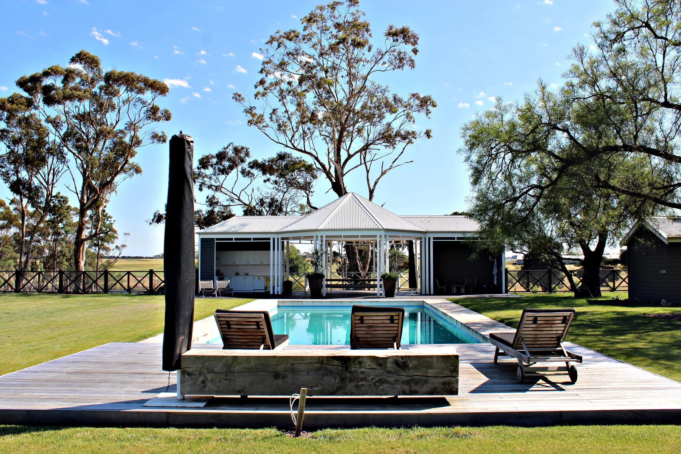 Barunah Plains Homestead_pool_gardens.JPG
