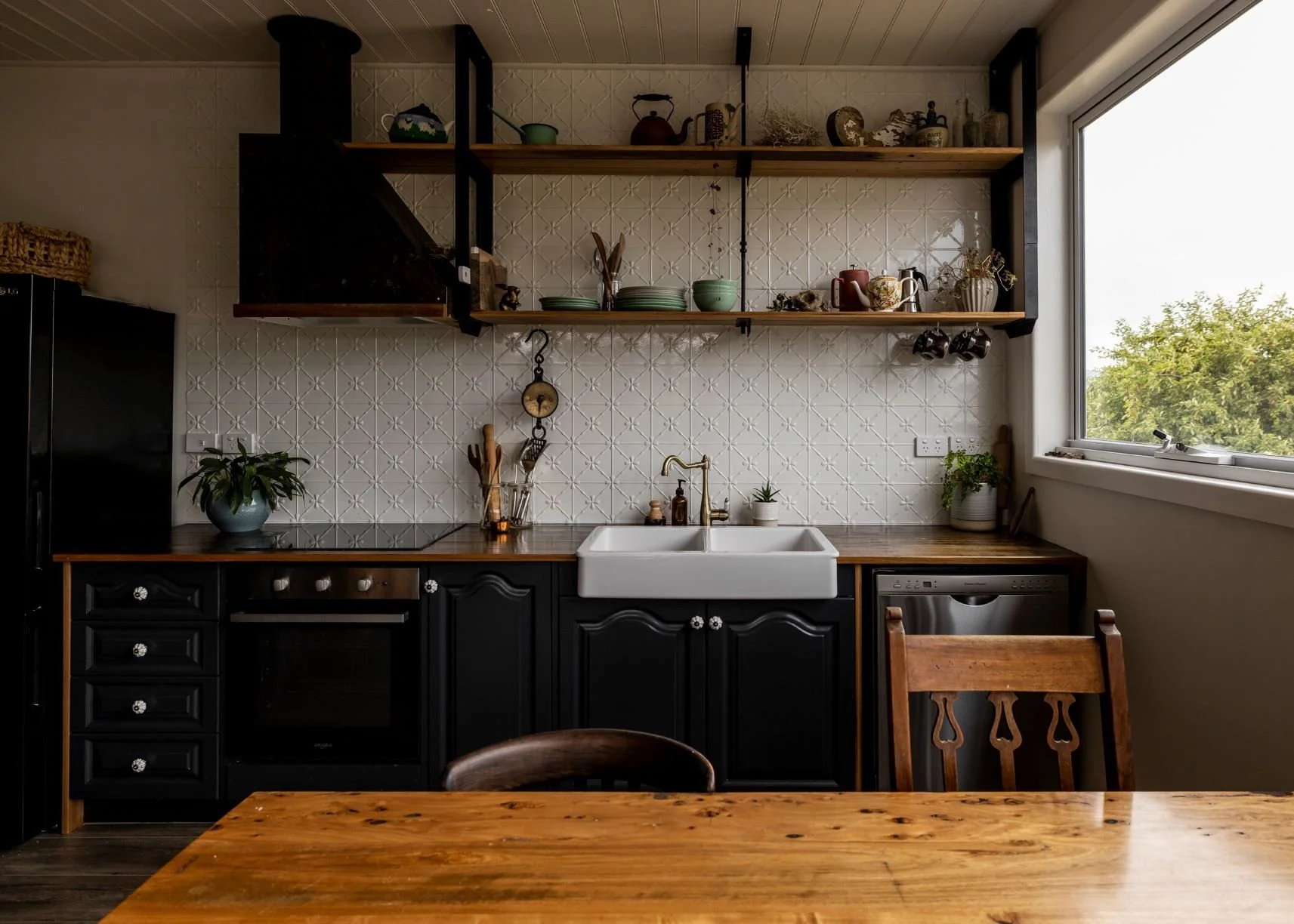 Crooked_Chimney_cottage_kitchen_historic_stays_tasmania.jpg