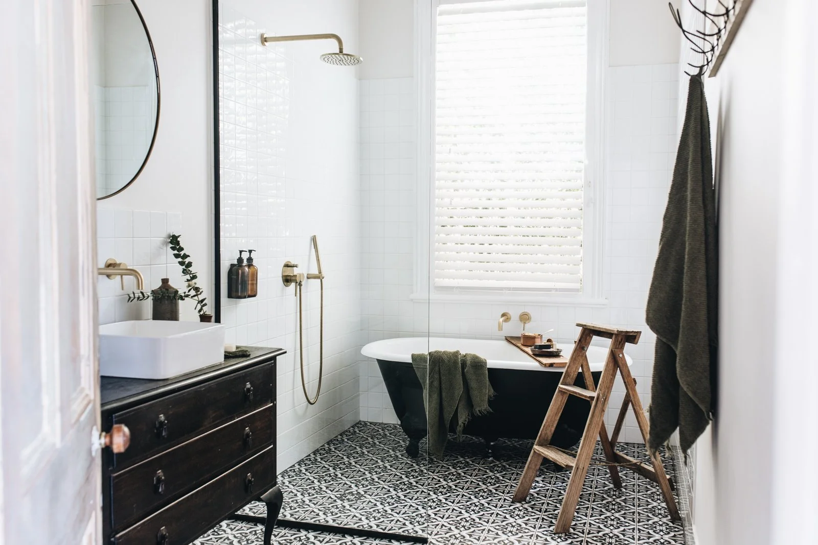 Storekeepers_House_Tatura_bathroom_historic_stays.jpg