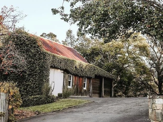ding_dang_doo_ranch_historic_barn.jpg