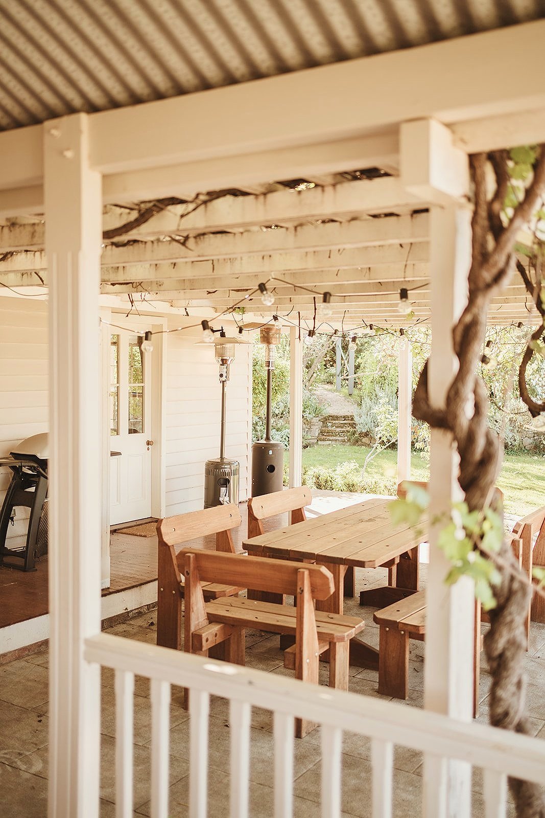 ding_dang_doo_ranch_nsw_verandah_historic_homestead.jpg