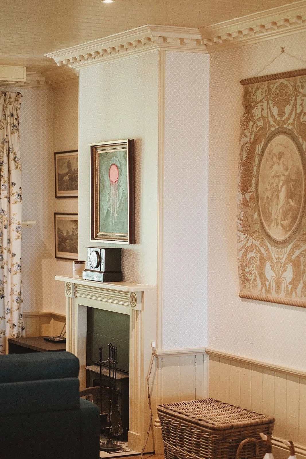 ding_dang_doo_ranch_nsw_historic_stays_fireplace.jpg
