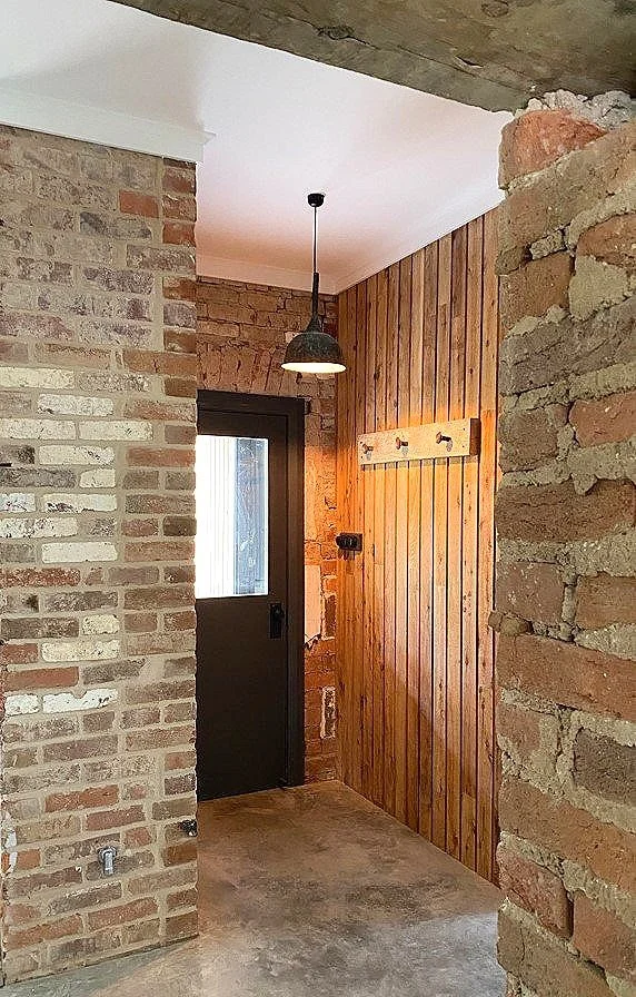 old+brick+pub_young+NSW_entry.jpg