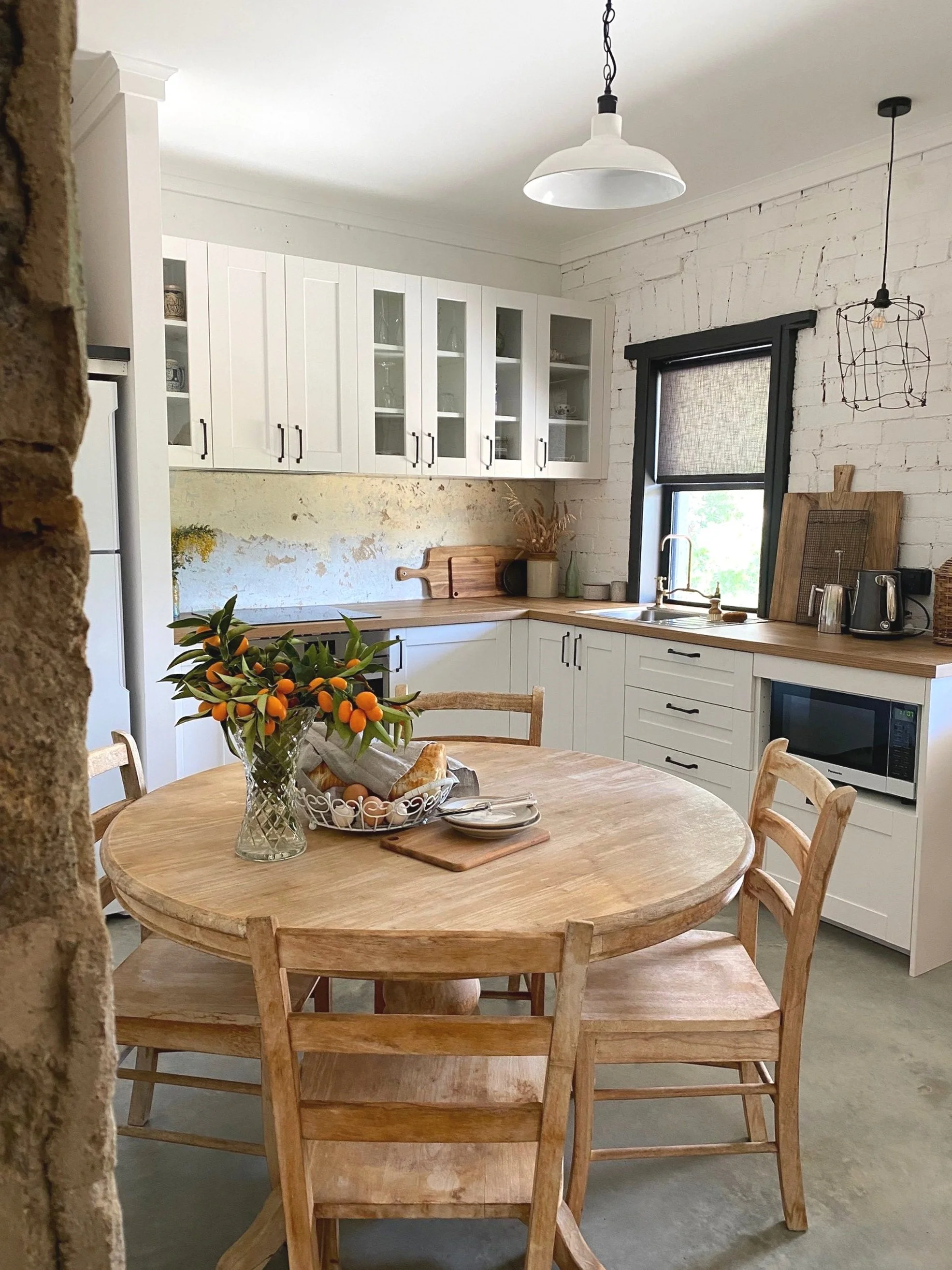 old+brick+pub_kitchen_young_nsw_accommodation.jpg
