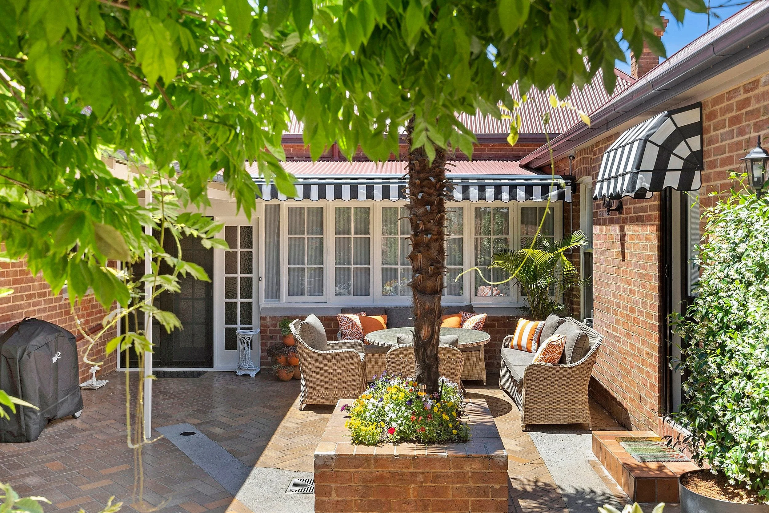 Clonsilla+Goulburn_courtyard_garden.jpg