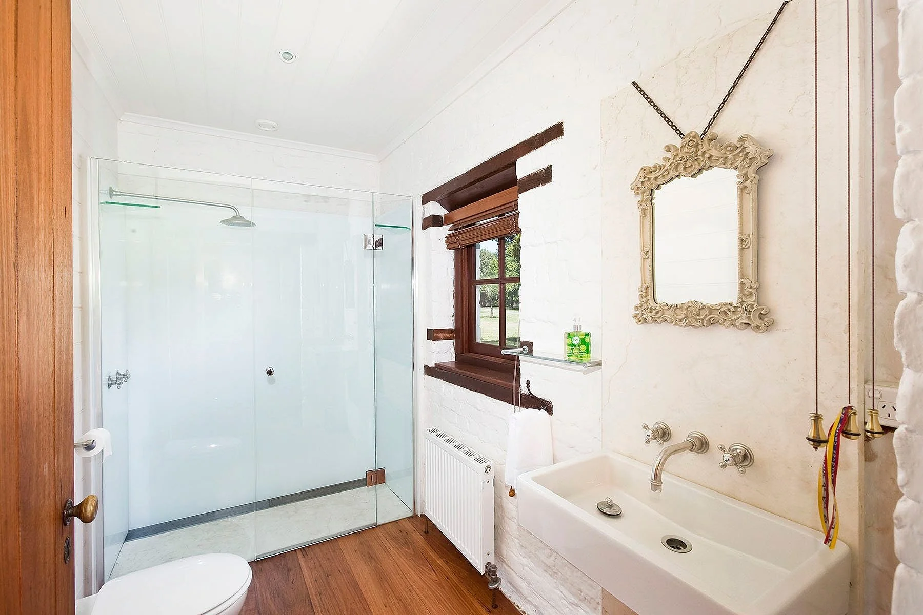vine_lodge_exeter_historic_stays_bathroom.jpg