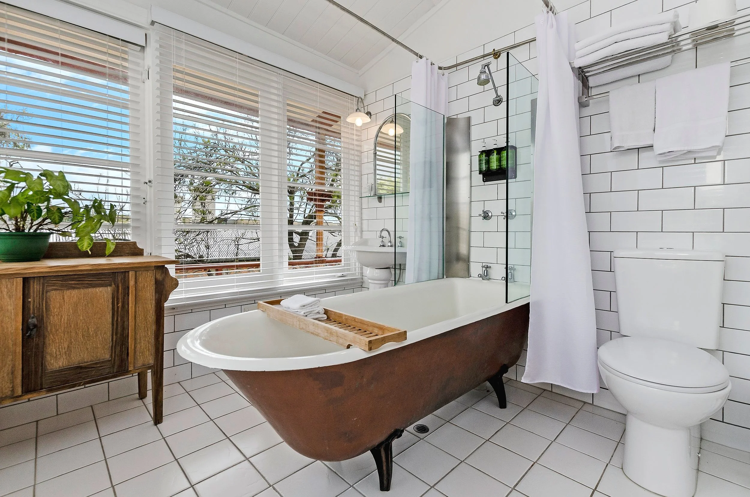annesley_house_bathroom.jpg