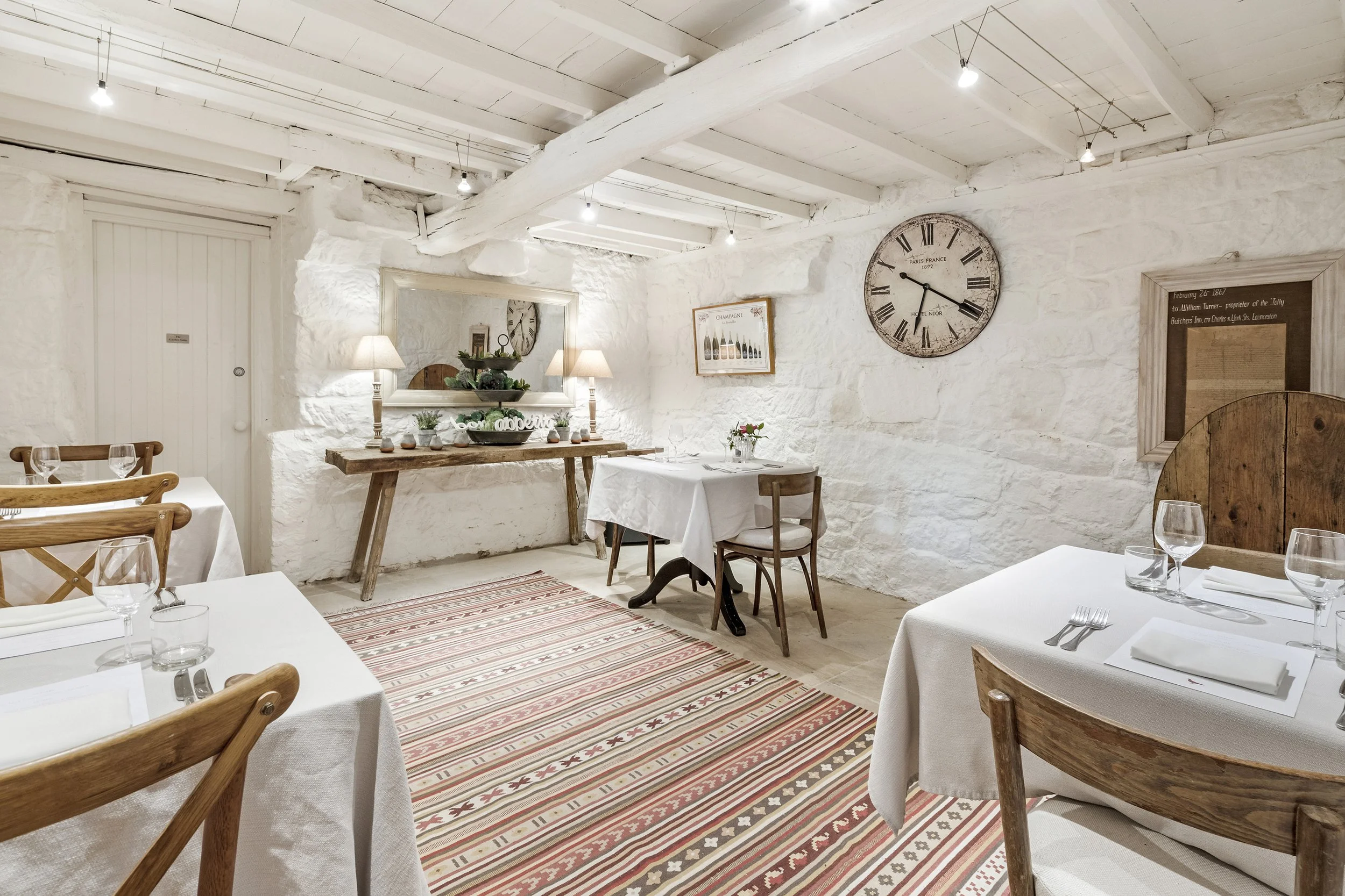 Dining (2).jpg