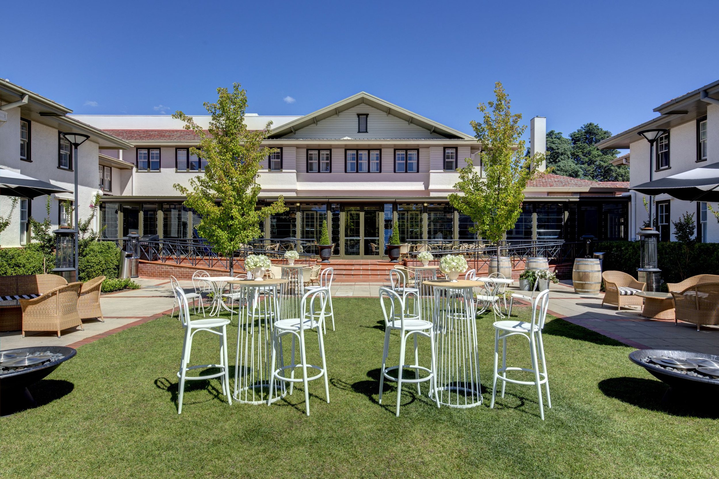 Hotel Kurrajong Courtayrd.jpg