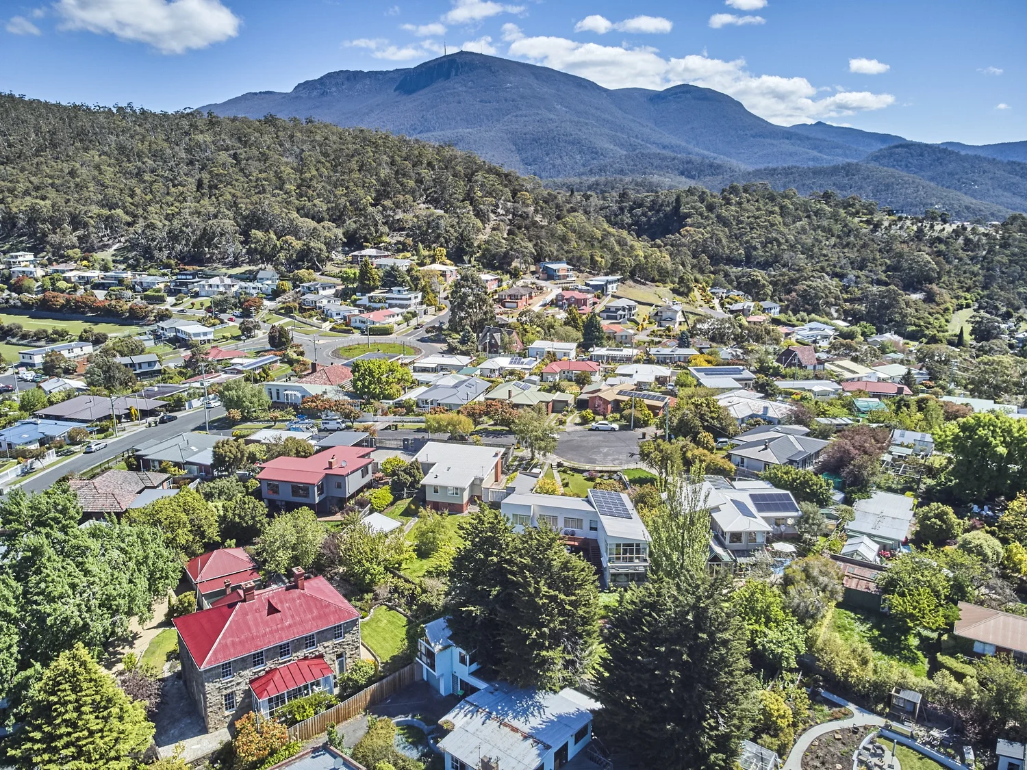 Stuart Stays For Sale - ‘Eskdalemuir’ c. 1985, 5 Muir Court, Mount Stuart, Hobart ...