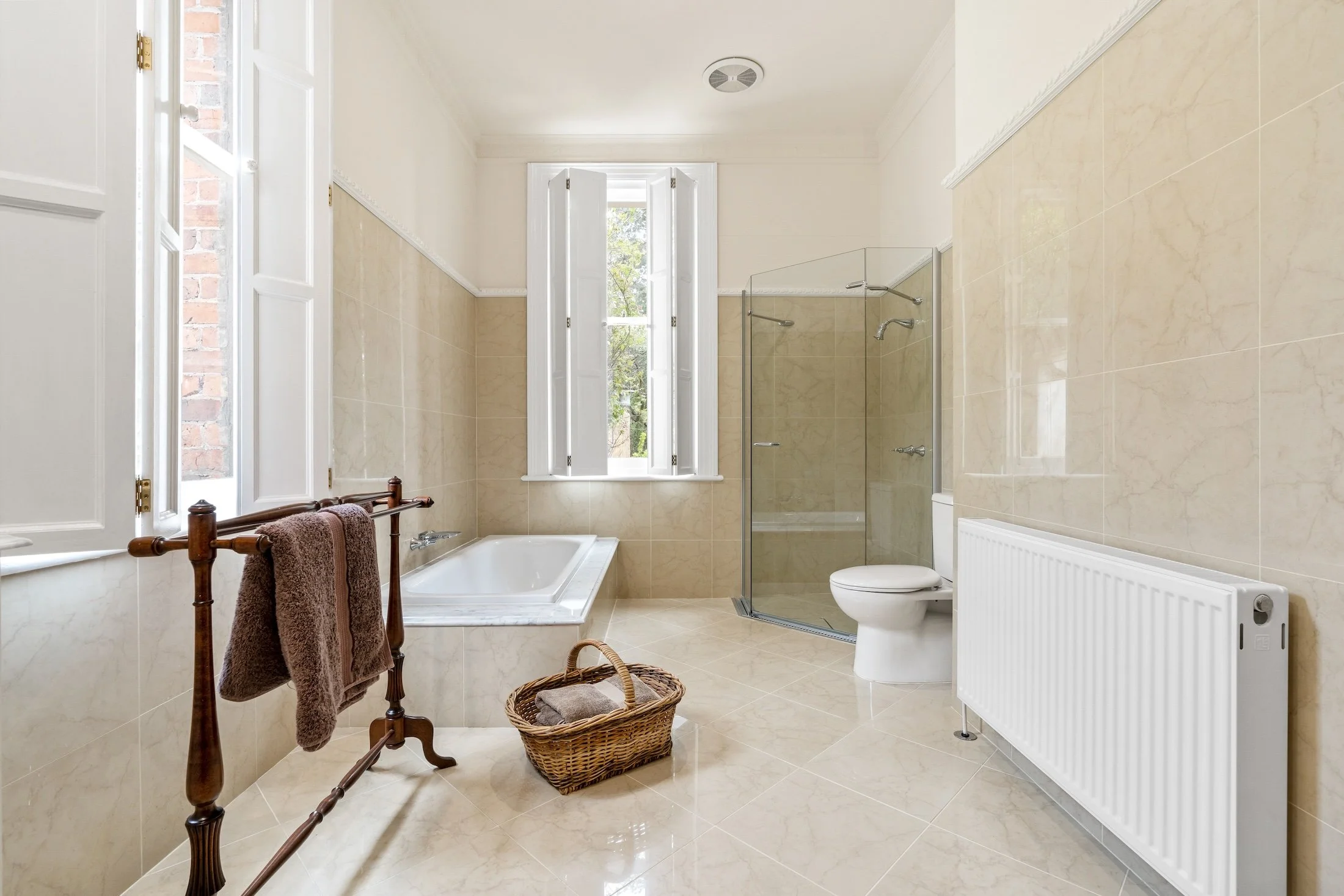 90 Mona Vale Road, Ross-bathroom.jpg