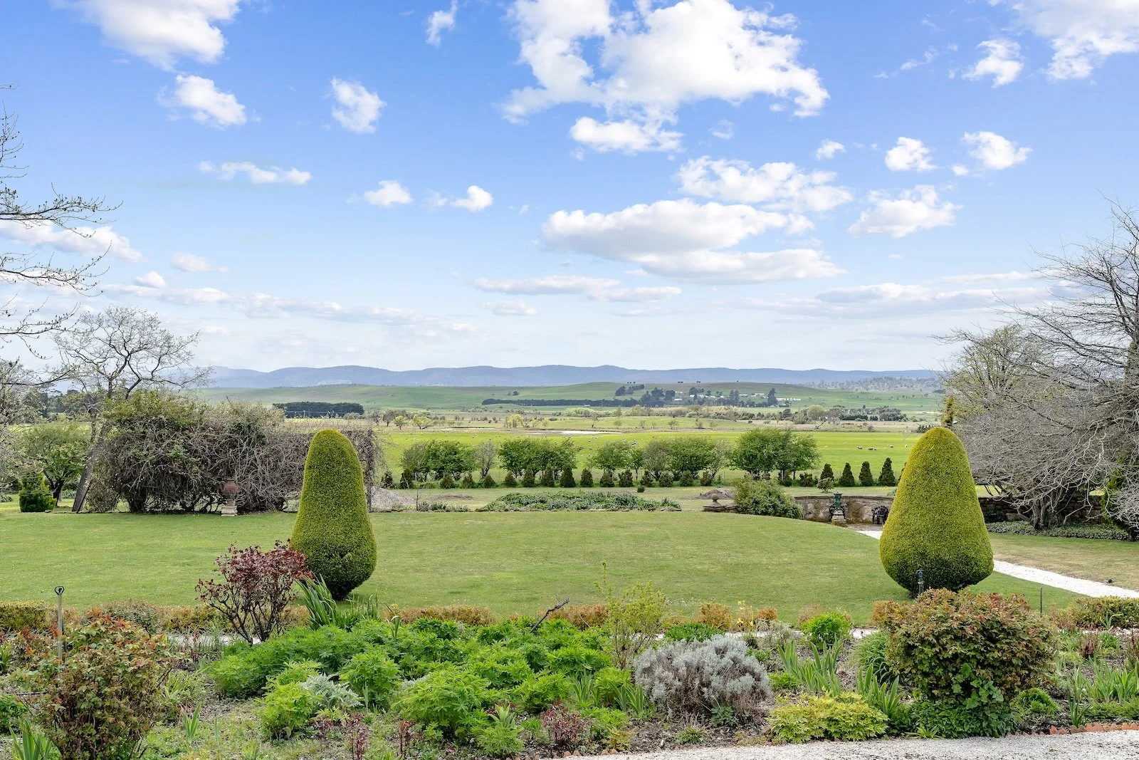 90 Mona Vale Road, Ross-tasmania-garden.jpg