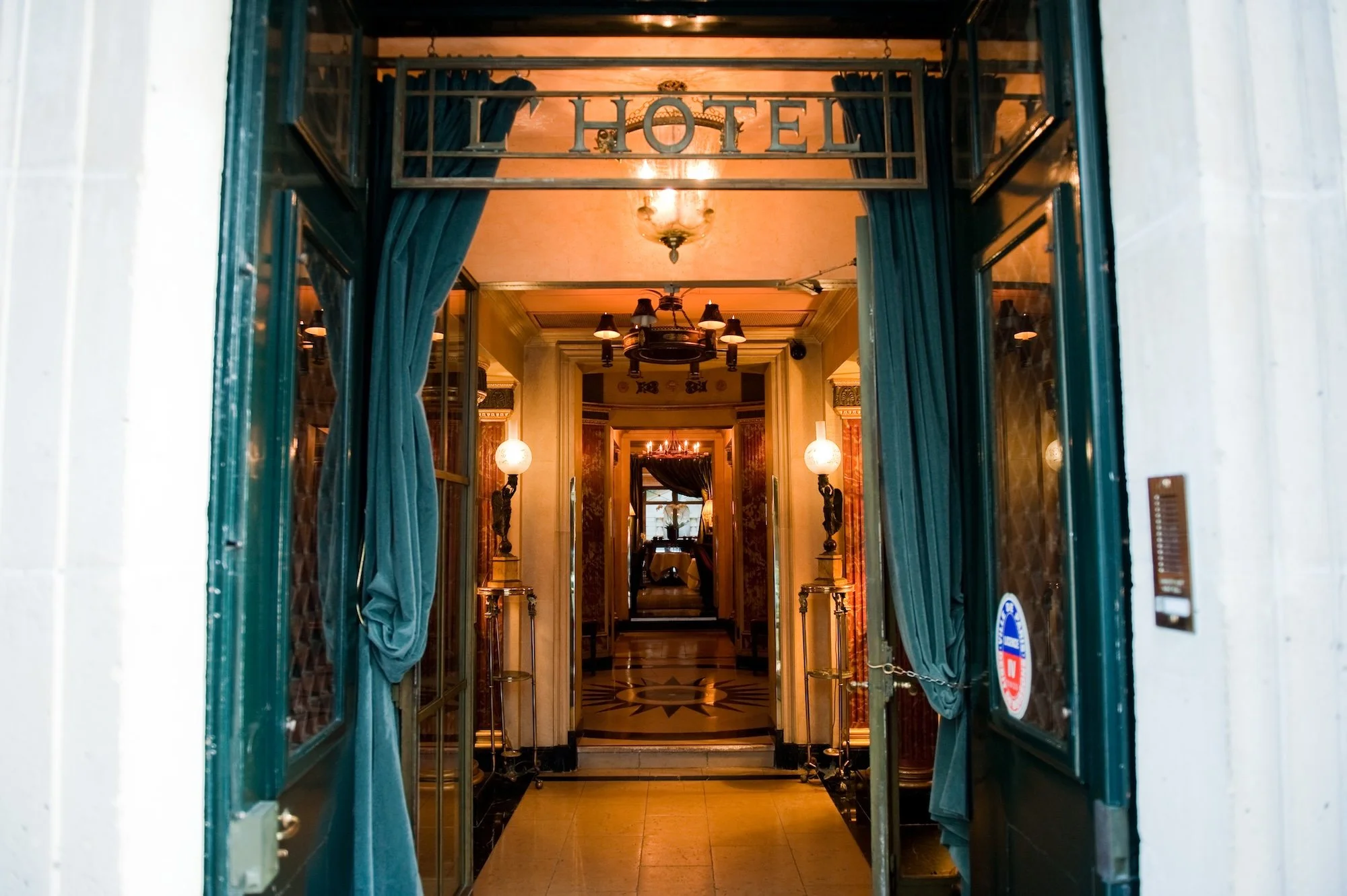 L'Hotel_View_Outside_Entrance (2).jpg