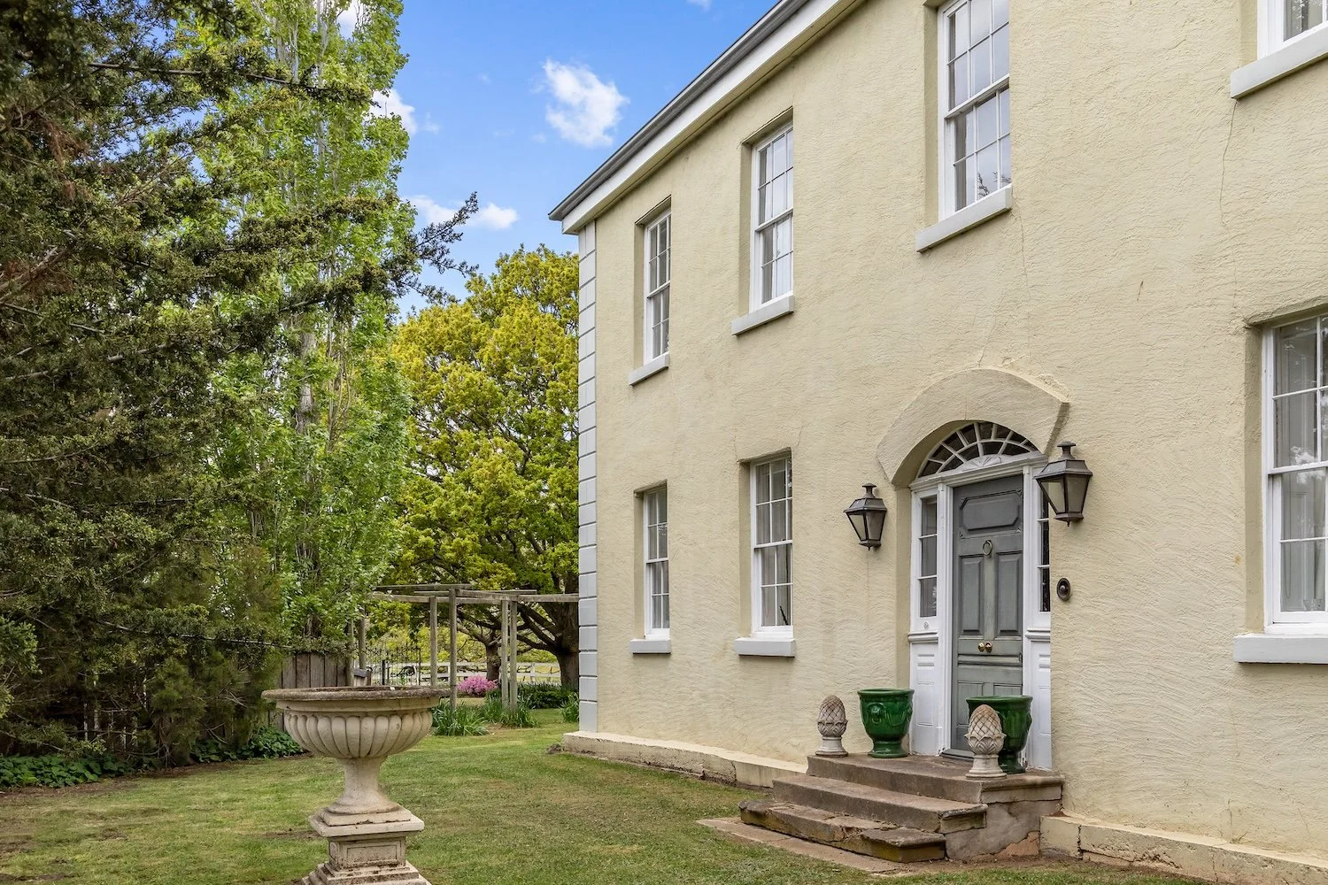for-sale-cleveland-house-front-entry-georgian-heritage-tasmania.jpg