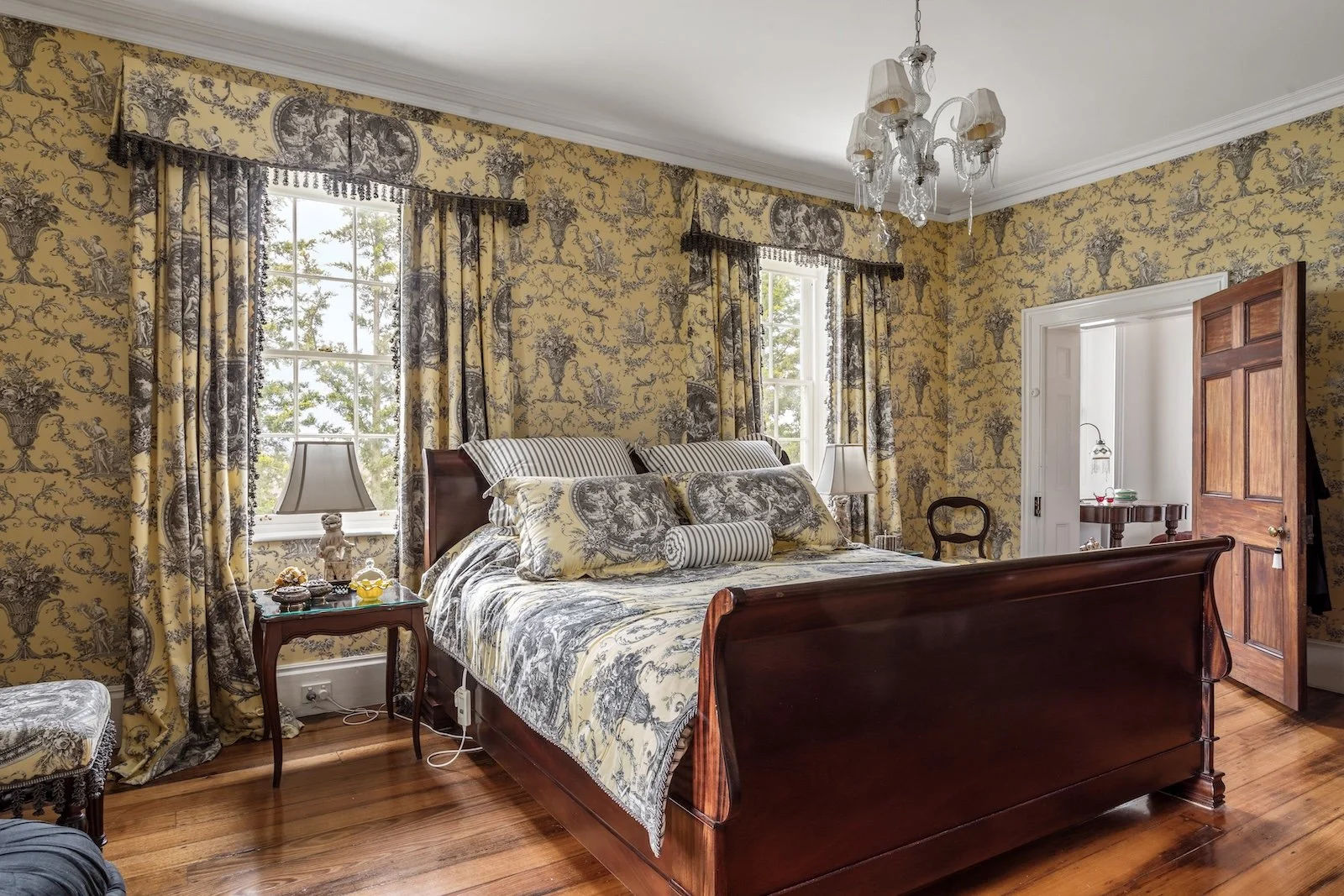 for-sale-cleveland-house-main-bedroom-heritage-home-tasmania.jpg