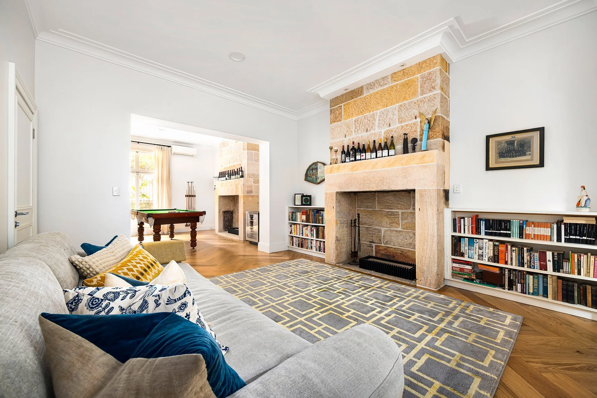 59-victoria-street-potts-point-sydney-for-sale-living-room.jpg