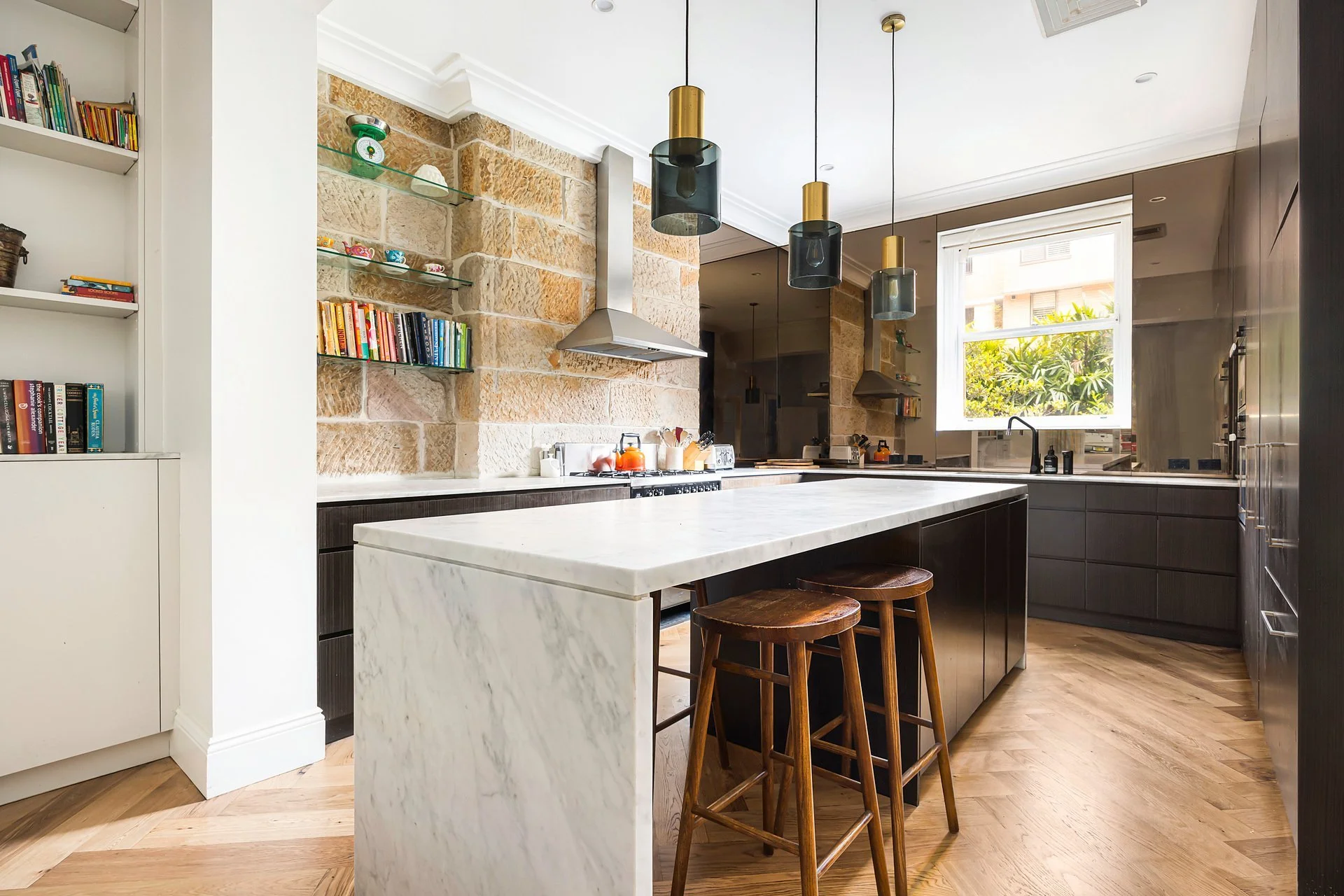 59-victoria-street-potts-point-sydney-for-sale-marble-kitchen.jpg