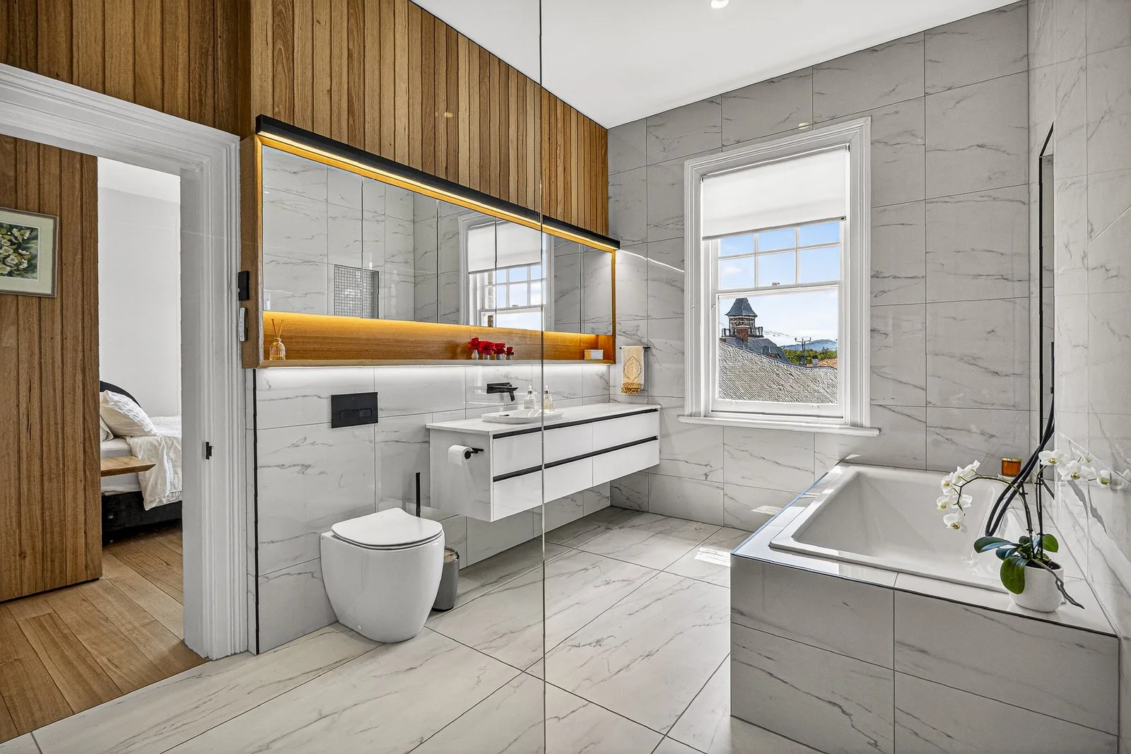3-lasswade-avenue-sandy-bay-tasmania-bathroom.jpg