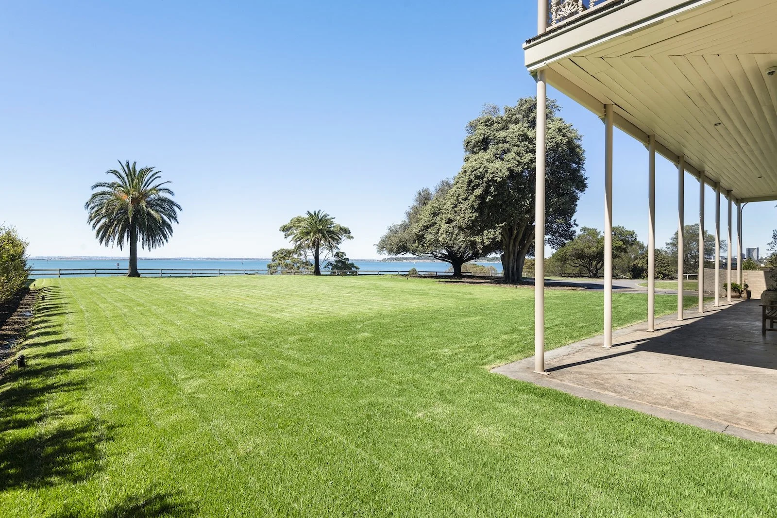 55-bay-st-rippleside-geelong-for-sale-verandah.jpg