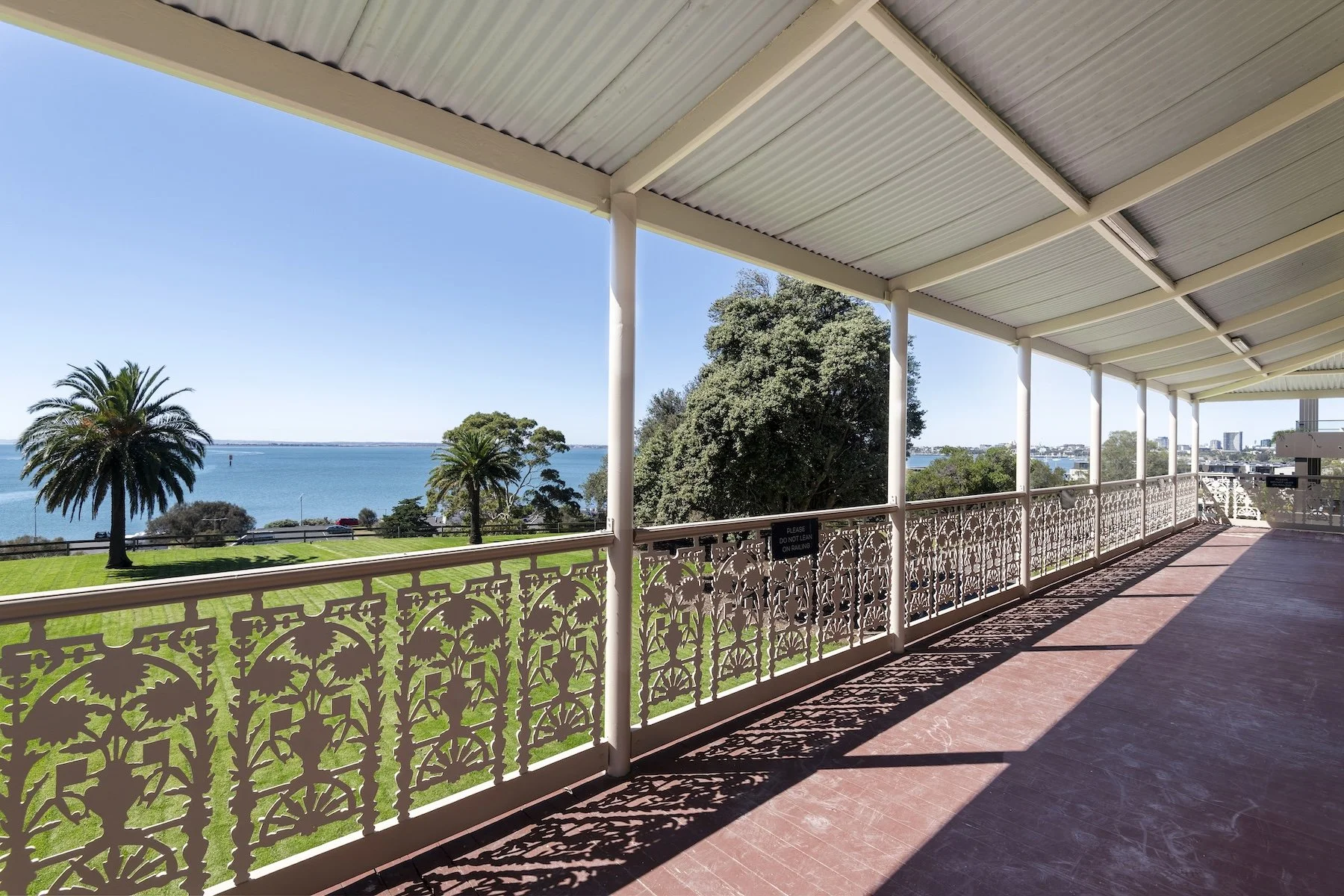 55-bay-st-rippleside-geelong-for-sale-upstairs-verandah.jpg