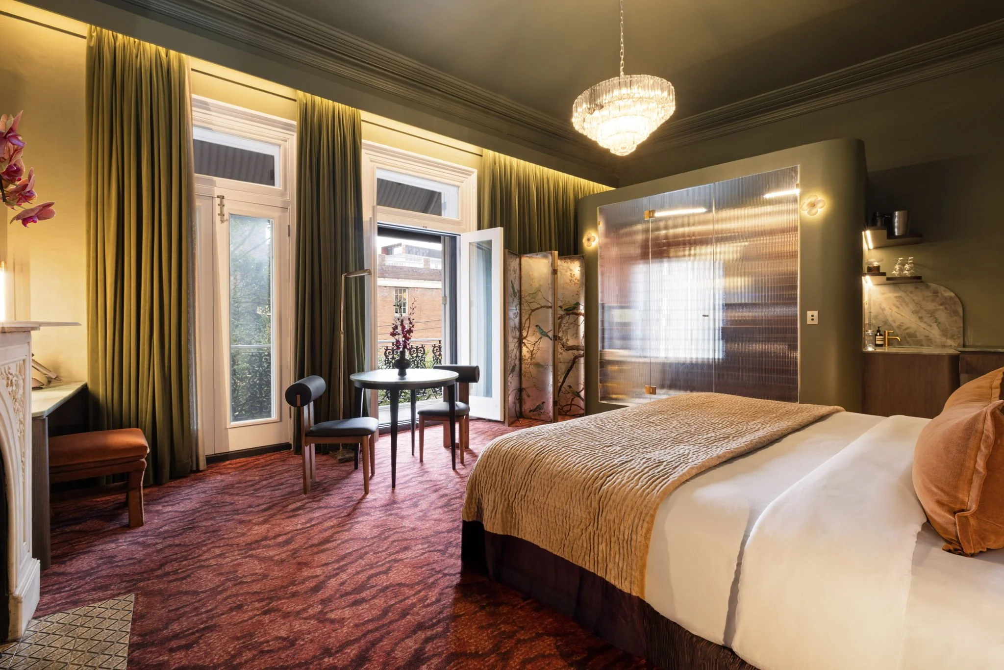 the-medusa-hotel-grand-velvet-luxury-boutique-the-home-of-heritage-sydney-suite-balcony-view.jpg