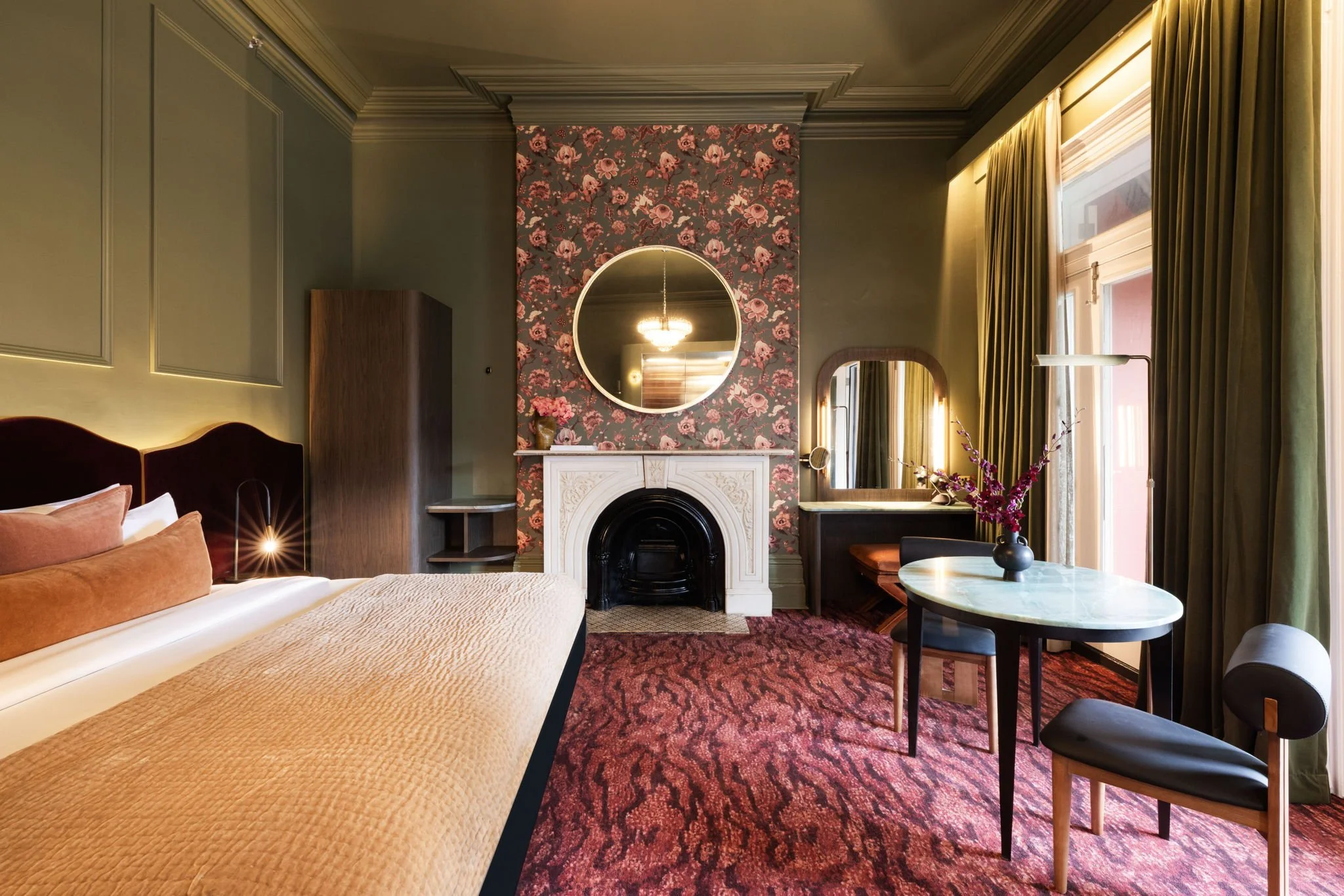 the-medusa-hotel-grand-velvet-luxury-boutique-the-home-of-heritage-sydney-bedroom-suite.jpg
