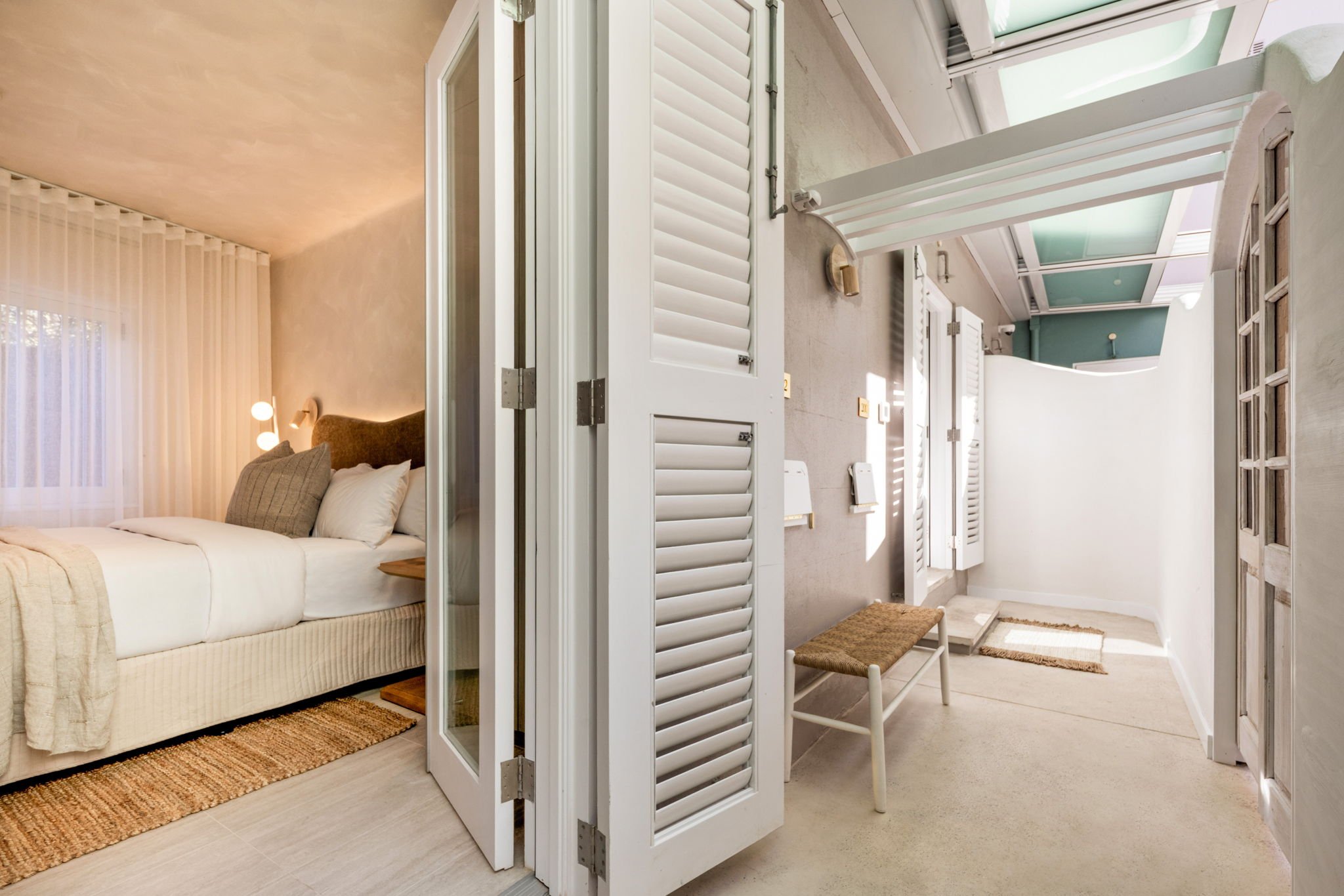 medusa-hotel-sydney-courtyard-cove-luxury-suite.jpg