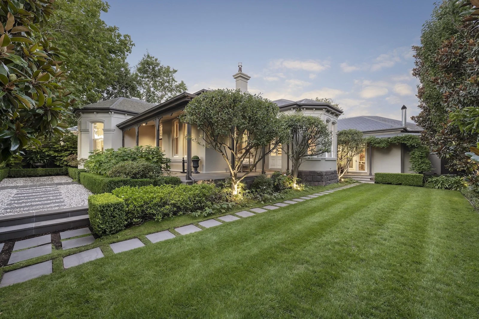 5-moore-street-hawthorn-vic-3122-for-sale-lawns-garden.jpg