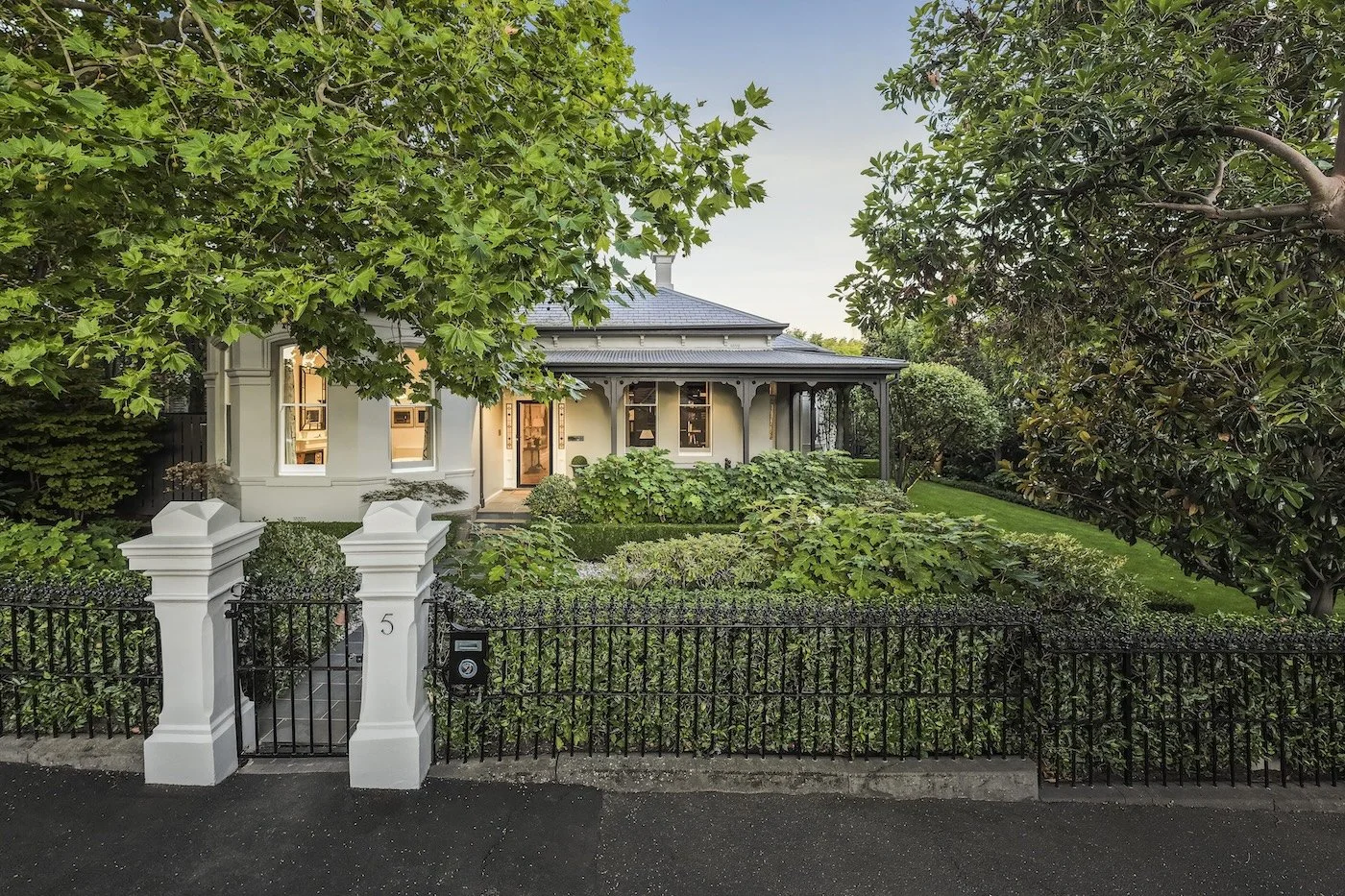 5-moore-street-hawthorn-vic-3122-for-sale-street-view.jpg