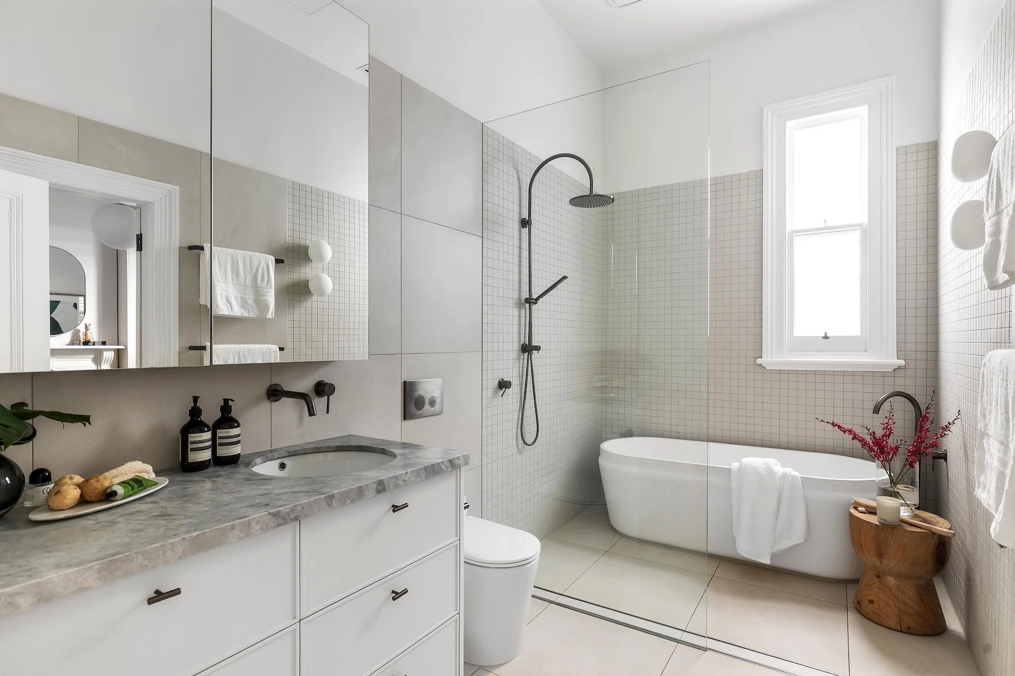 44-tivoli-road-south-yarra-vic-3141-for-sale-bathoom-main.jpg