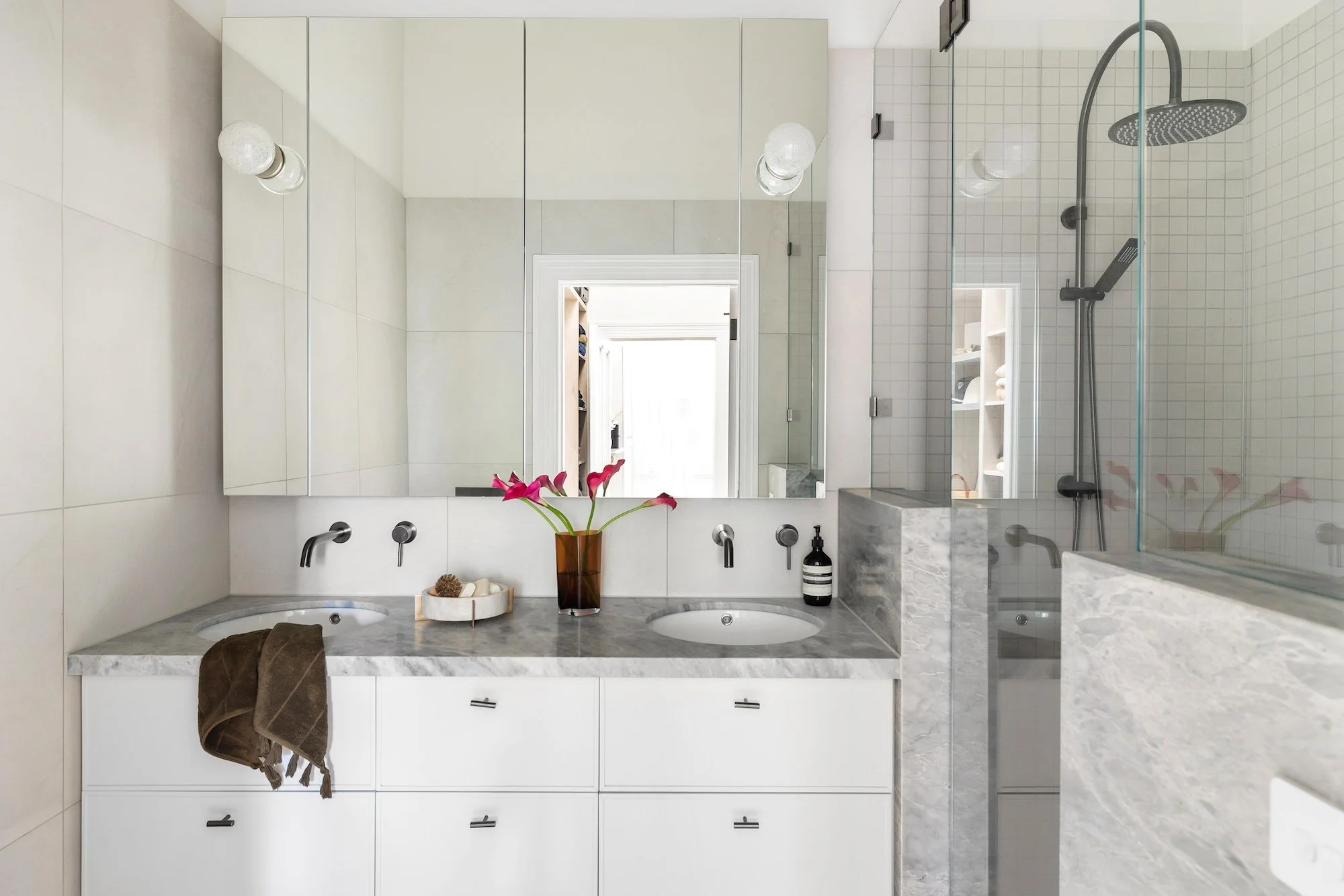 44-tivoli-road-south-yarra-vic-3141-for-sale-bathroom.jpg