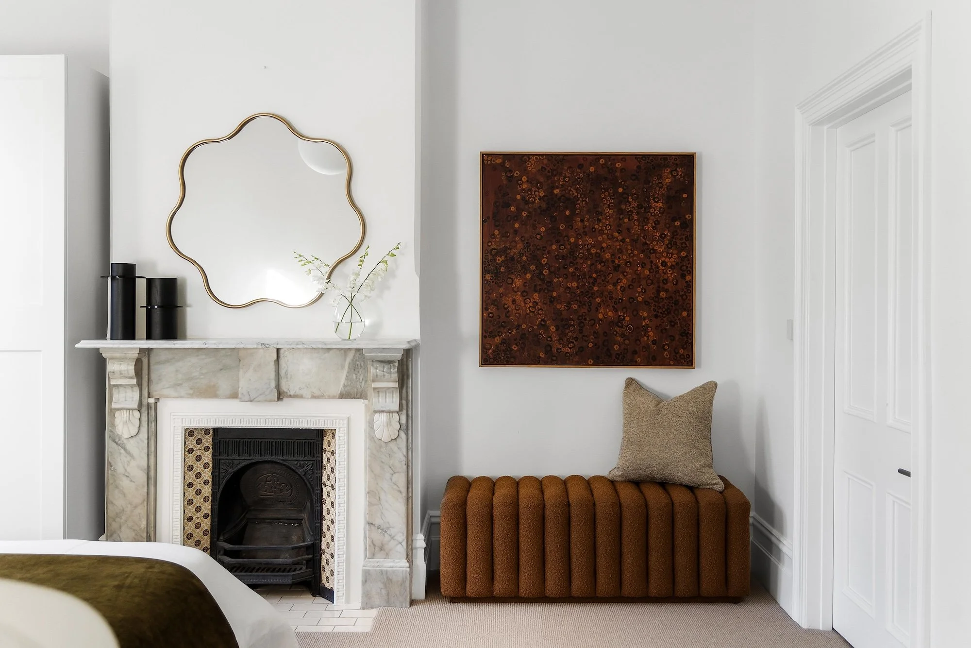44-tivoli-road-south-yarra-vic-3141-for-sale-fireplace-seat.jpg
